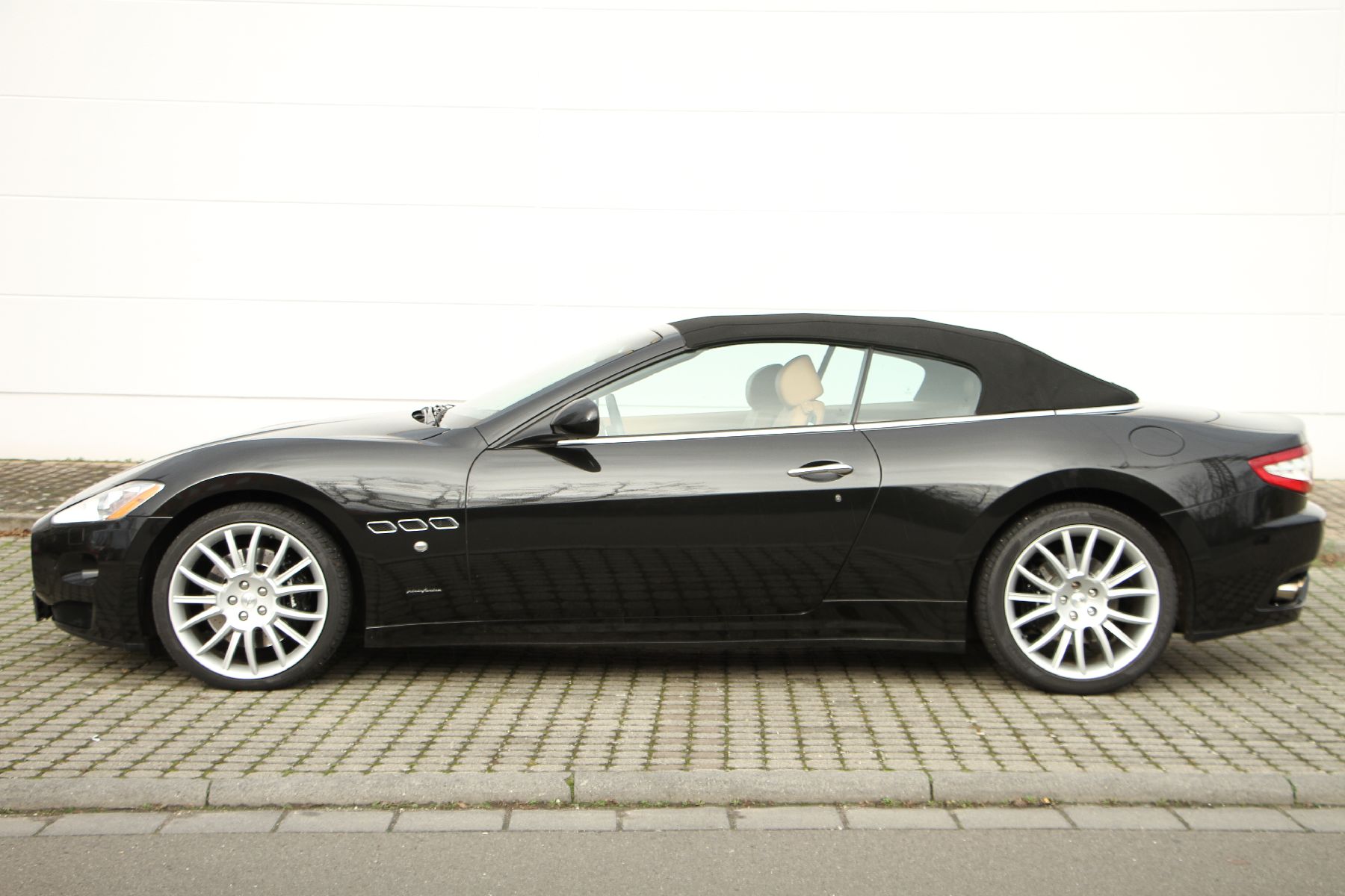 Detail b: Maserati Grand Cabrio, Fahrgestellnummer: ZAMKM45B000052657, EZ 04/2010, 2. Hand, Laufleistung 41.200 km, HU 08/2021, 323 kW/439 PS, 8-Zylinder, ...