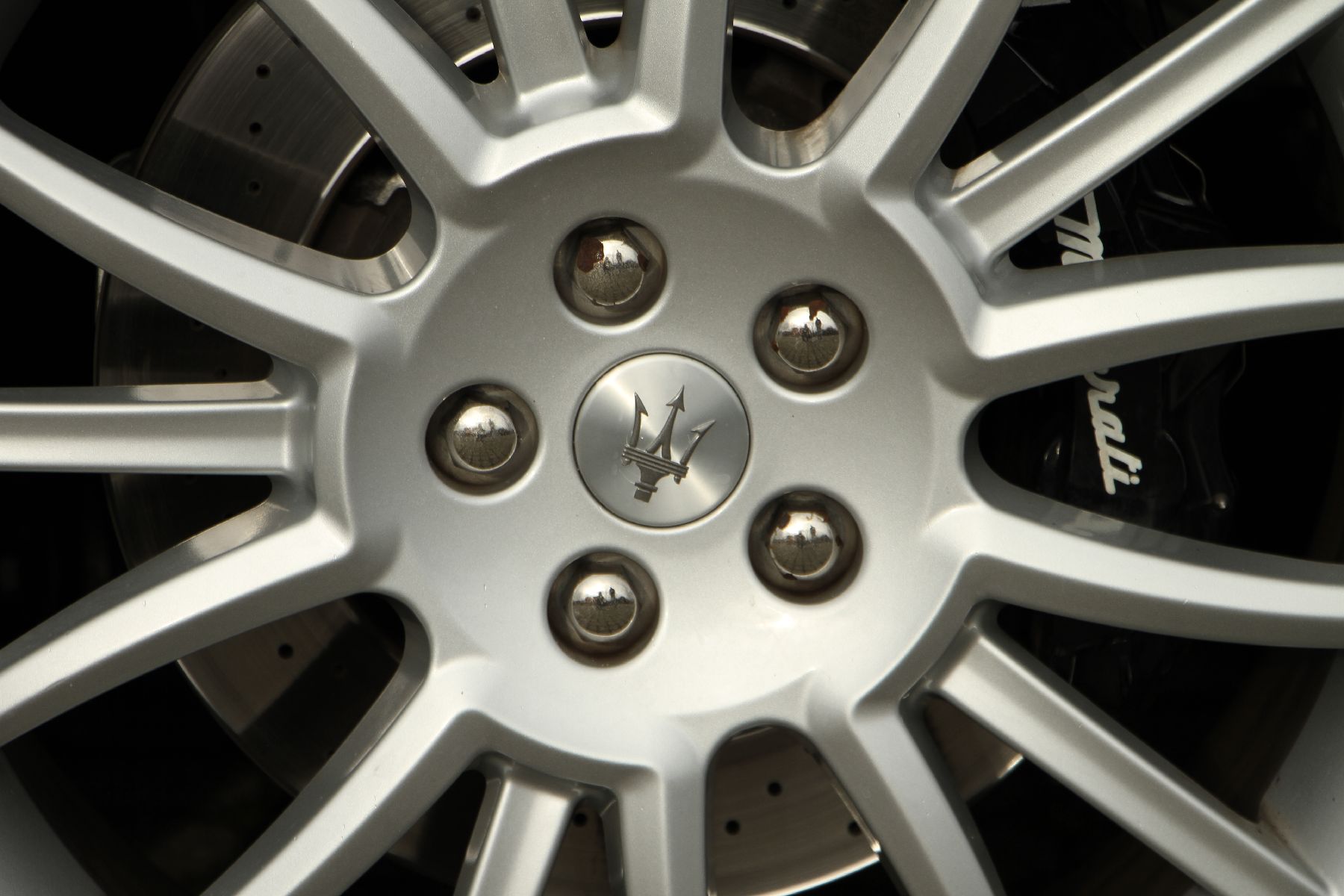 Detail i: Maserati Grand Cabrio, Fahrgestellnummer: ZAMKM45B000052657, EZ 04/2010, 2. Hand, Laufleistung 41.200 km, HU 08/2021, 323 kW/439 PS, 8-Zylinder, ...