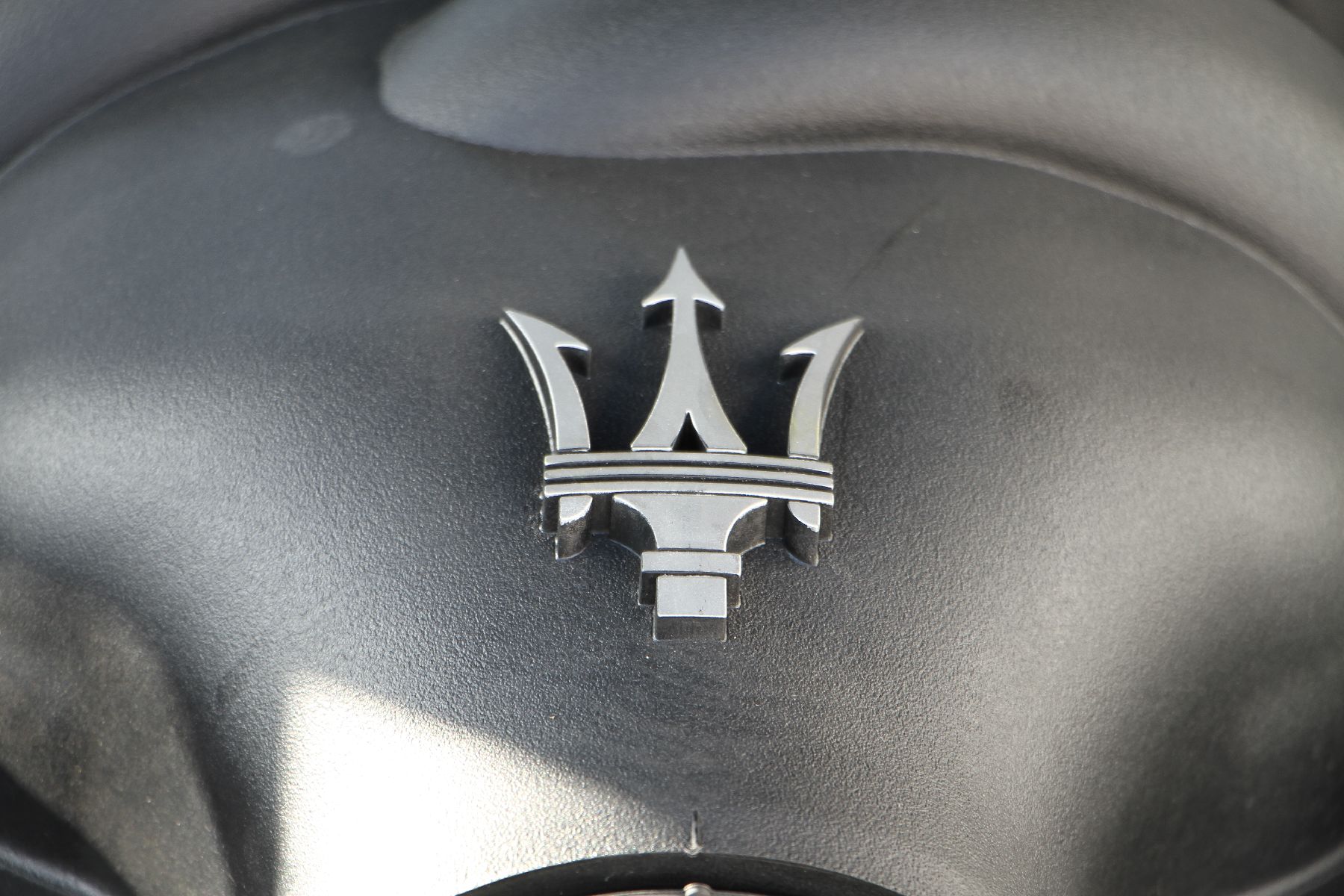 Detail n: Maserati Grand Cabrio, Fahrgestellnummer: ZAMKM45B000052657, EZ 04/2010, 2. Hand, Laufleistung 41.200 km, HU 08/2021, 323 kW/439 PS, 8-Zylinder, ...