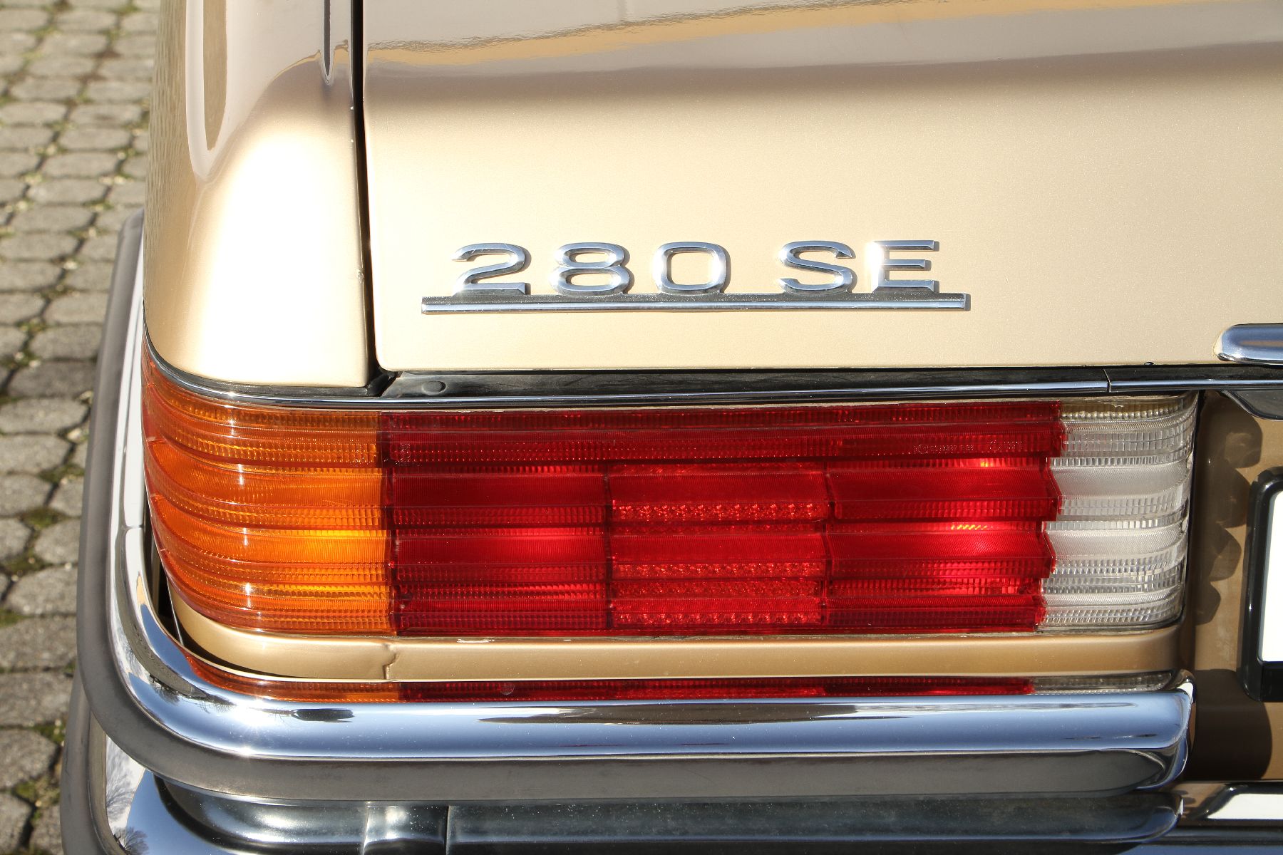 Detail e: Mercedes-Benz 280 SE, Fahrgestellnummer: 11602410093259, EZ 08/1977, Fahrzeug ursprünglich US Version, 1. Hand im deutschen Brief, Laufleistung ...