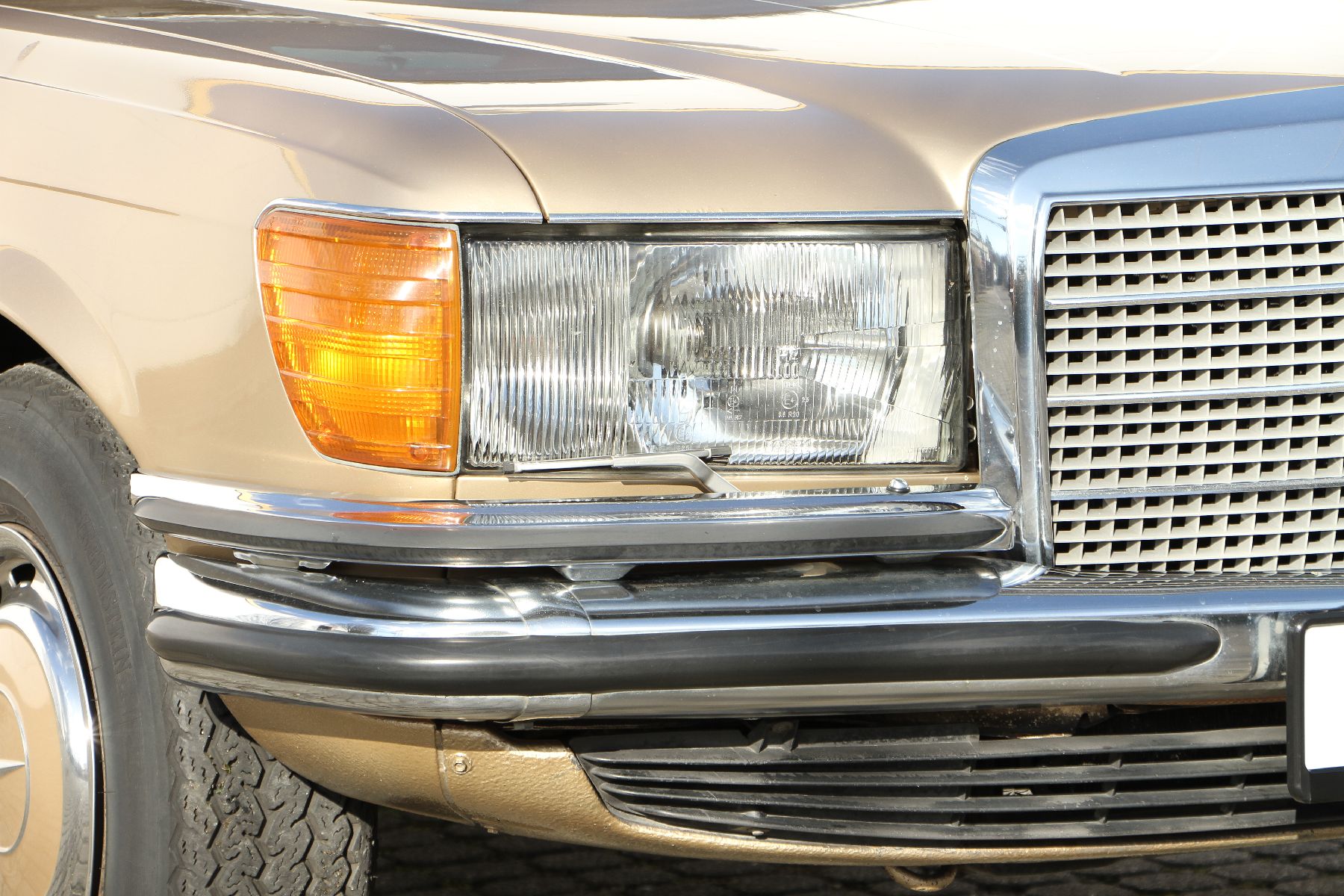 Detail g: Mercedes-Benz 280 SE, Fahrgestellnummer: 11602410093259, EZ 08/1977, Fahrzeug ursprünglich US Version, 1. Hand im deutschen Brief, Laufleistung ...