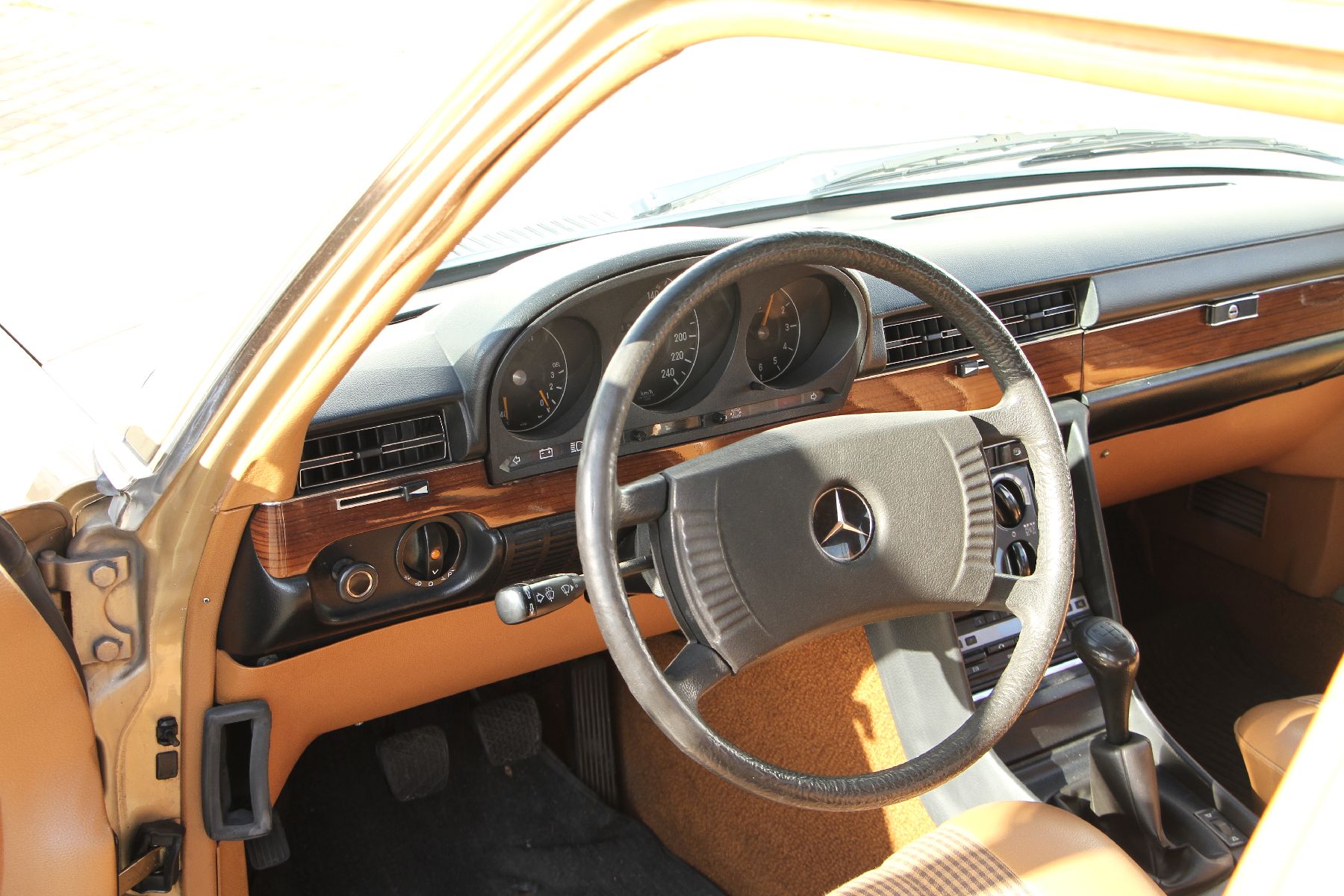 Detail i: Mercedes-Benz 280 SE, Fahrgestellnummer: 11602410093259, EZ 08/1977, Fahrzeug ursprünglich US Version, 1. Hand im deutschen Brief, Laufleistung ...