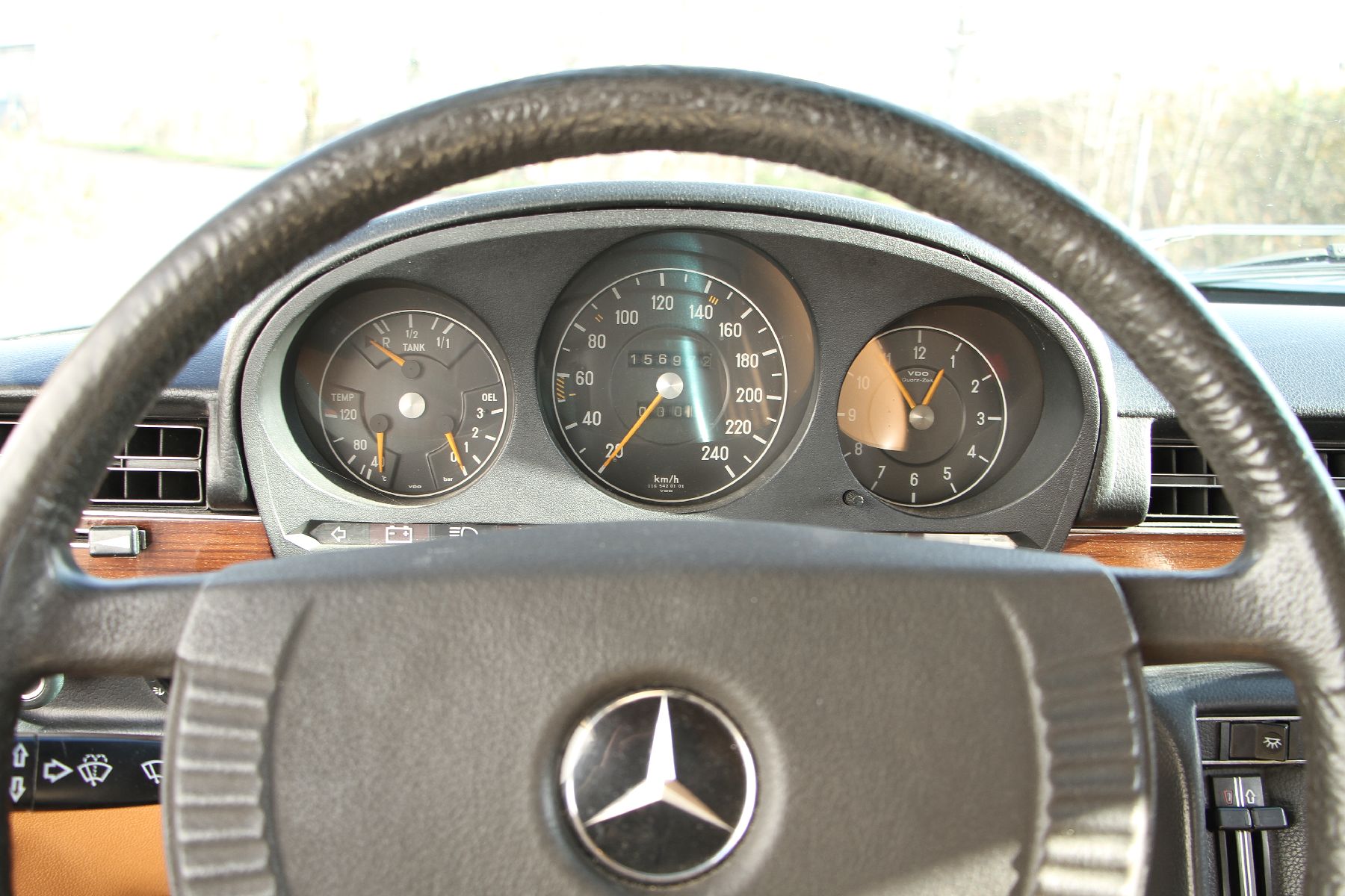 Detail j: Mercedes-Benz 280 SE, Fahrgestellnummer: 11602410093259, EZ 08/1977, Fahrzeug ursprünglich US Version, 1. Hand im deutschen Brief, Laufleistung ...
