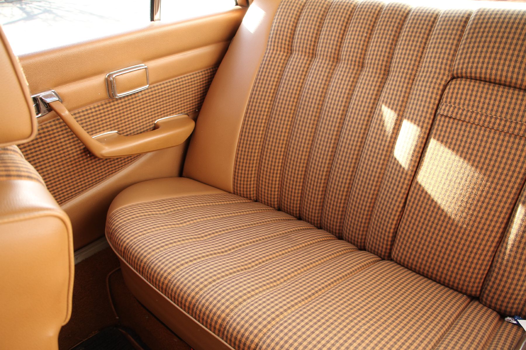 Detail m: Mercedes-Benz 280 SE, Fahrgestellnummer: 11602410093259, EZ 08/1977, Fahrzeug ursprünglich US Version, 1. Hand im deutschen Brief, Laufleistung ...