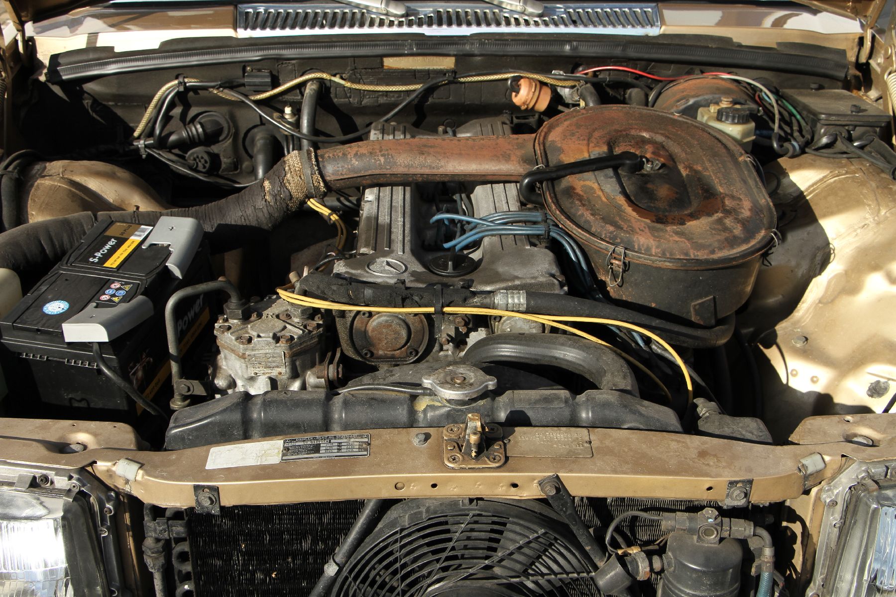 Detail p: Mercedes-Benz 280 SE, Fahrgestellnummer: 11602410093259, EZ 08/1977, Fahrzeug ursprünglich US Version, 1. Hand im deutschen Brief, Laufleistung ...