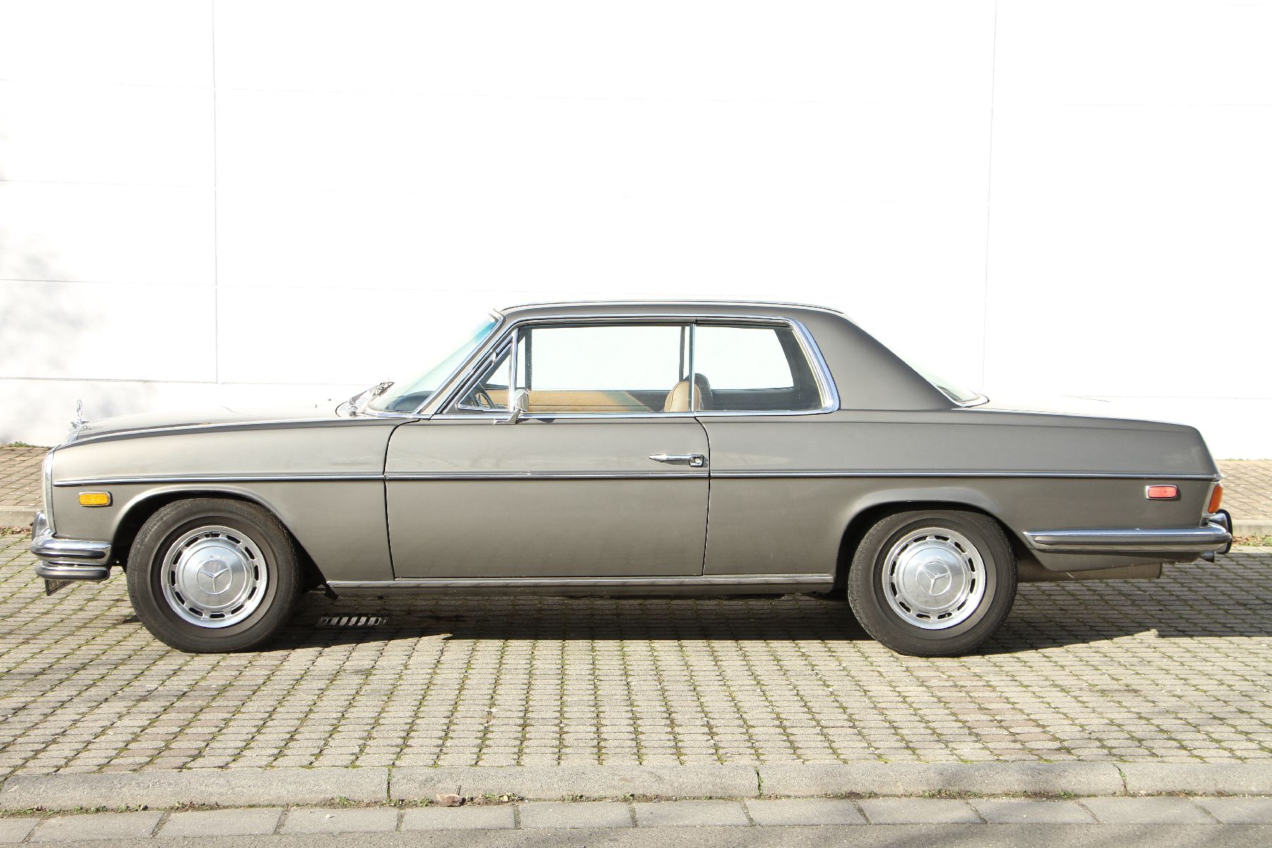Detail b: Mercedes-Benz 280 Coupé, Fahrgestellnummer: 11407312002203, EZ 07/1973, Fahrzeug ursprüngliche US Version, 1 Vorbesitzer im Brief eingetragen, ...