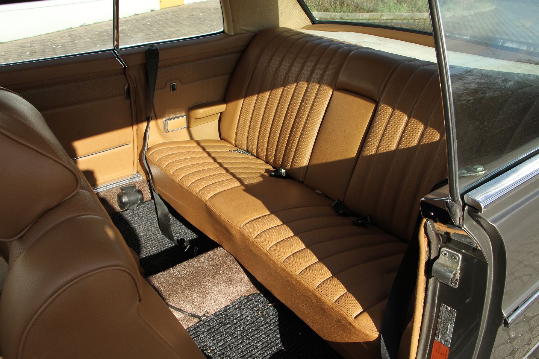 Detail j: Mercedes-Benz 280 Coupé, Fahrgestellnummer: 11407312002203, EZ 07/1973, Fahrzeug ursprüngliche US Version, 1 Vorbesitzer im Brief eingetragen, ...