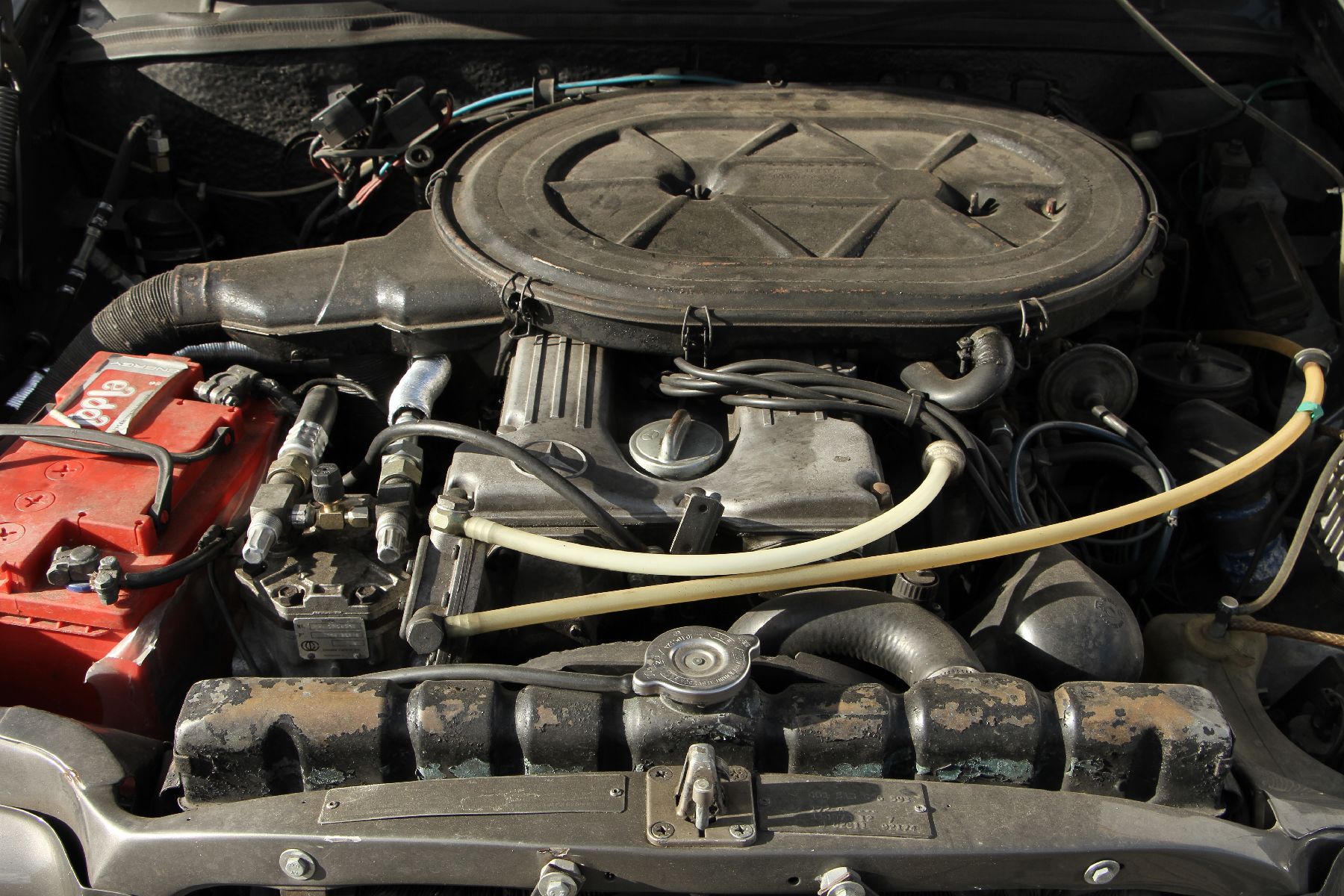 Detail l: Mercedes-Benz 280 Coupé, Fahrgestellnummer: 11407312002203, EZ 07/1973, Fahrzeug ursprüngliche US Version, 1 Vorbesitzer im Brief eingetragen, ...