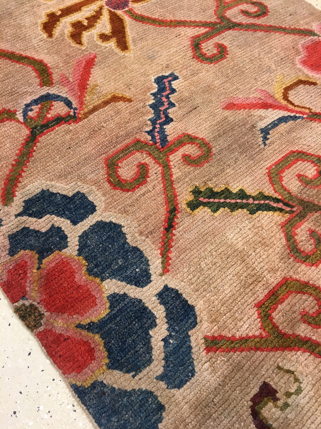 Detail d: Gyantse "Khaden" alt (Päonien), Südtibet, um 1920, Wolle geknüpft auf Wolle. Dekorativer tibetischer Khaden mit Päonien und ...