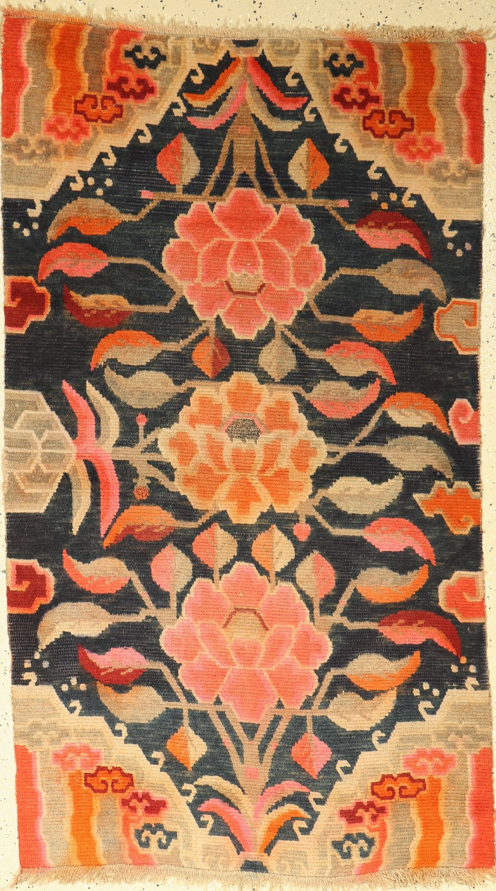 Khaden alt, Tibet, um 1920, Wolle auf Wolle, ca. 153 x 89 cm, (Alters und Gebrauchsspuren)