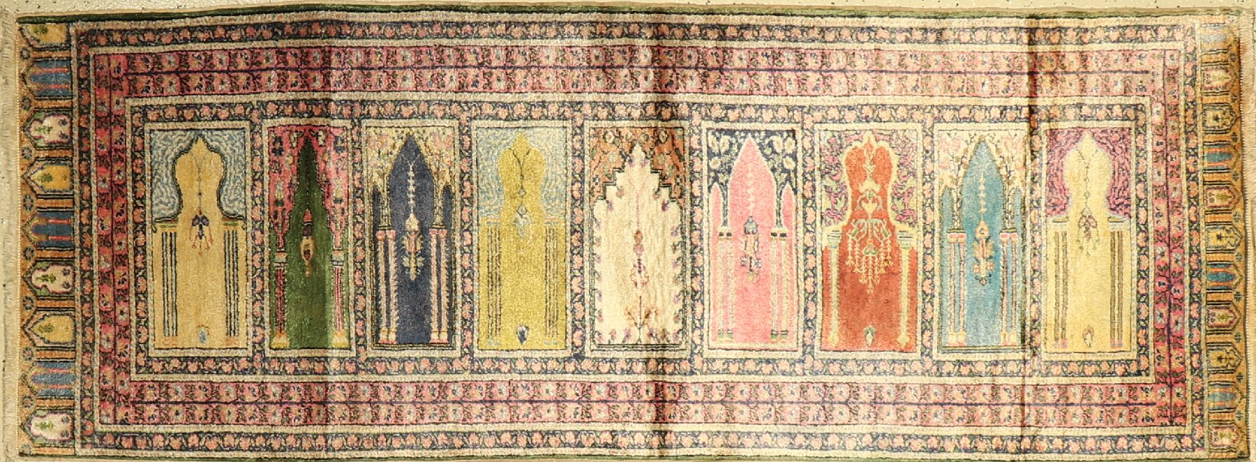 Kaisery Flosh alt, Türkei, um 1940, Floshseide, ca. 224 x 84 cm, EHZ: 3 Fleck