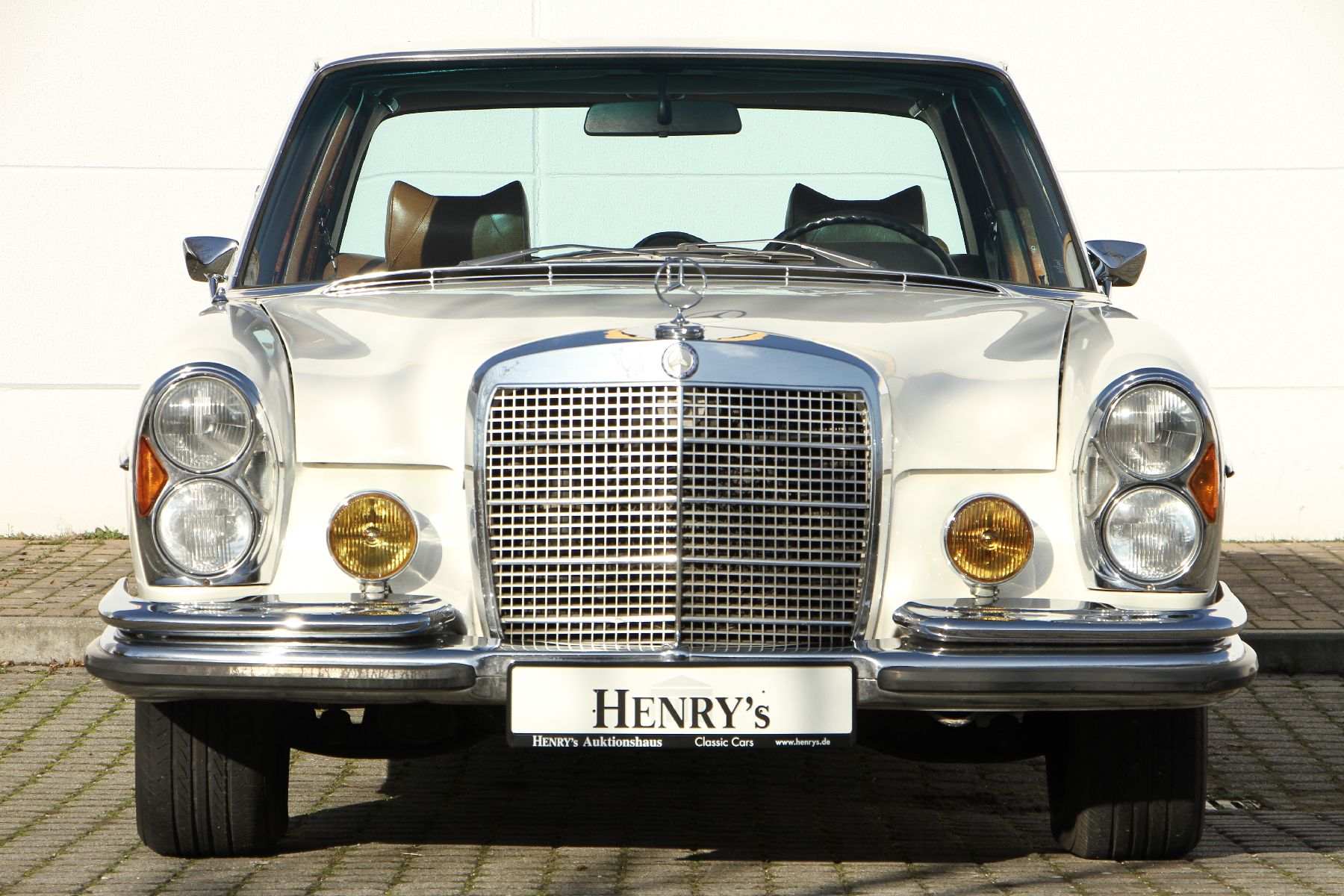 Detail a: Mercedes-Benz 300 SEL 3,5, Fahrgestellnummer: 10905612007692, EZ 09/1971,deutsches Fahrzeug aus 1. Hand, Laufleistung ca. 119.000 km abgelesen, HU ...