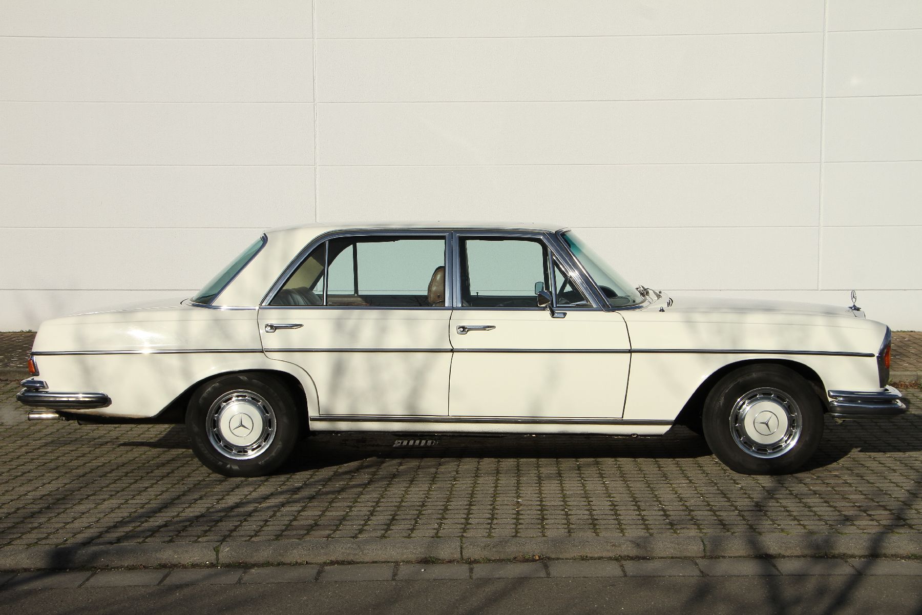 Detail b: Mercedes-Benz 300 SEL 3,5, Fahrgestellnummer: 10905612007692, EZ 09/1971,deutsches Fahrzeug aus 1. Hand, Laufleistung ca. 119.000 km abgelesen, HU ...