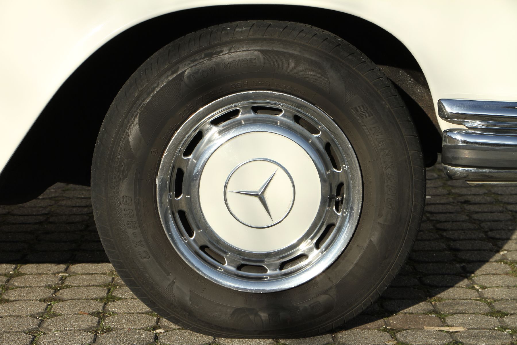 Detail i: Mercedes-Benz 300 SEL 3,5, Fahrgestellnummer: 10905612007692, EZ 09/1971,deutsches Fahrzeug aus 1. Hand, Laufleistung ca. 119.000 km abgelesen, HU ...