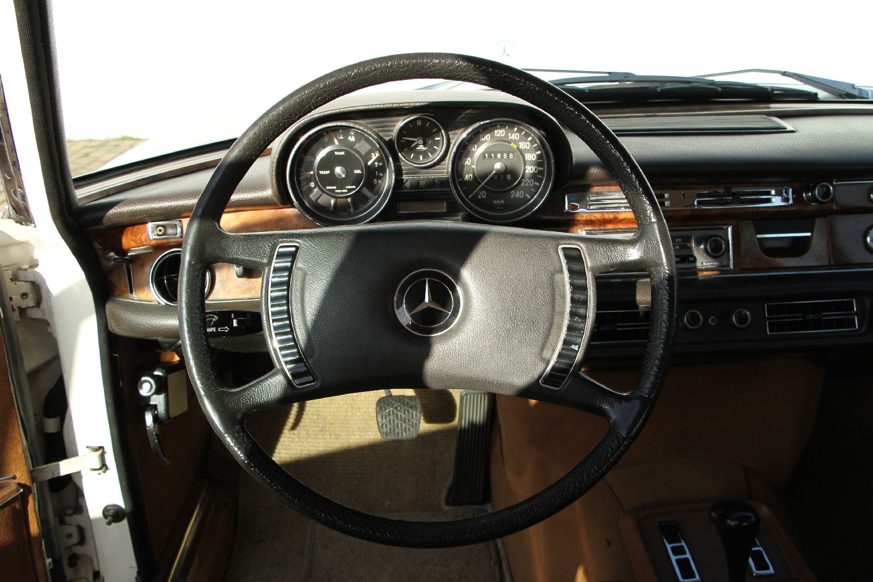 Detail m: Mercedes-Benz 300 SEL 3,5, Fahrgestellnummer: 10905612007692, EZ 09/1971,deutsches Fahrzeug aus 1. Hand, Laufleistung ca. 119.000 km abgelesen, HU ...