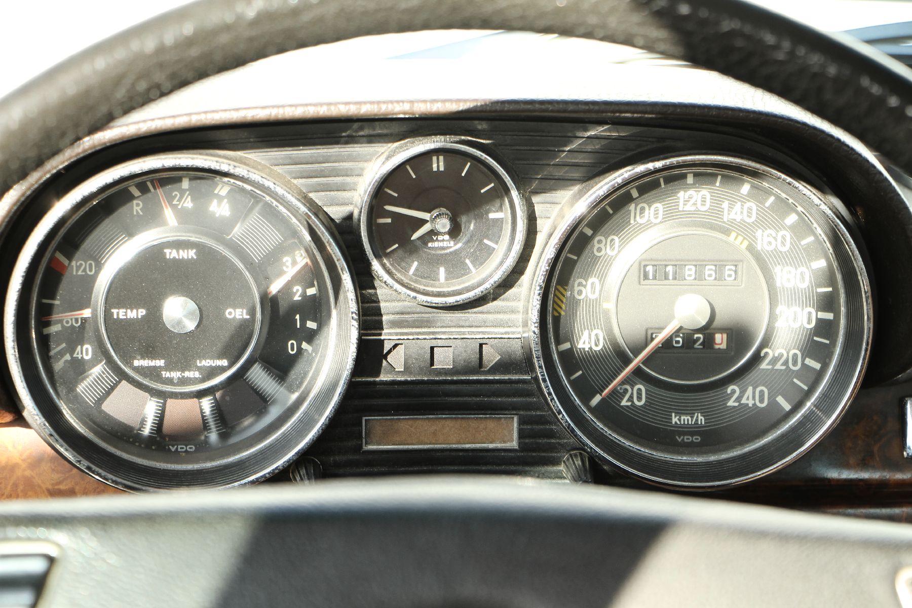 Detail n: Mercedes-Benz 300 SEL 3,5, Fahrgestellnummer: 10905612007692, EZ 09/1971,deutsches Fahrzeug aus 1. Hand, Laufleistung ca. 119.000 km abgelesen, HU ...