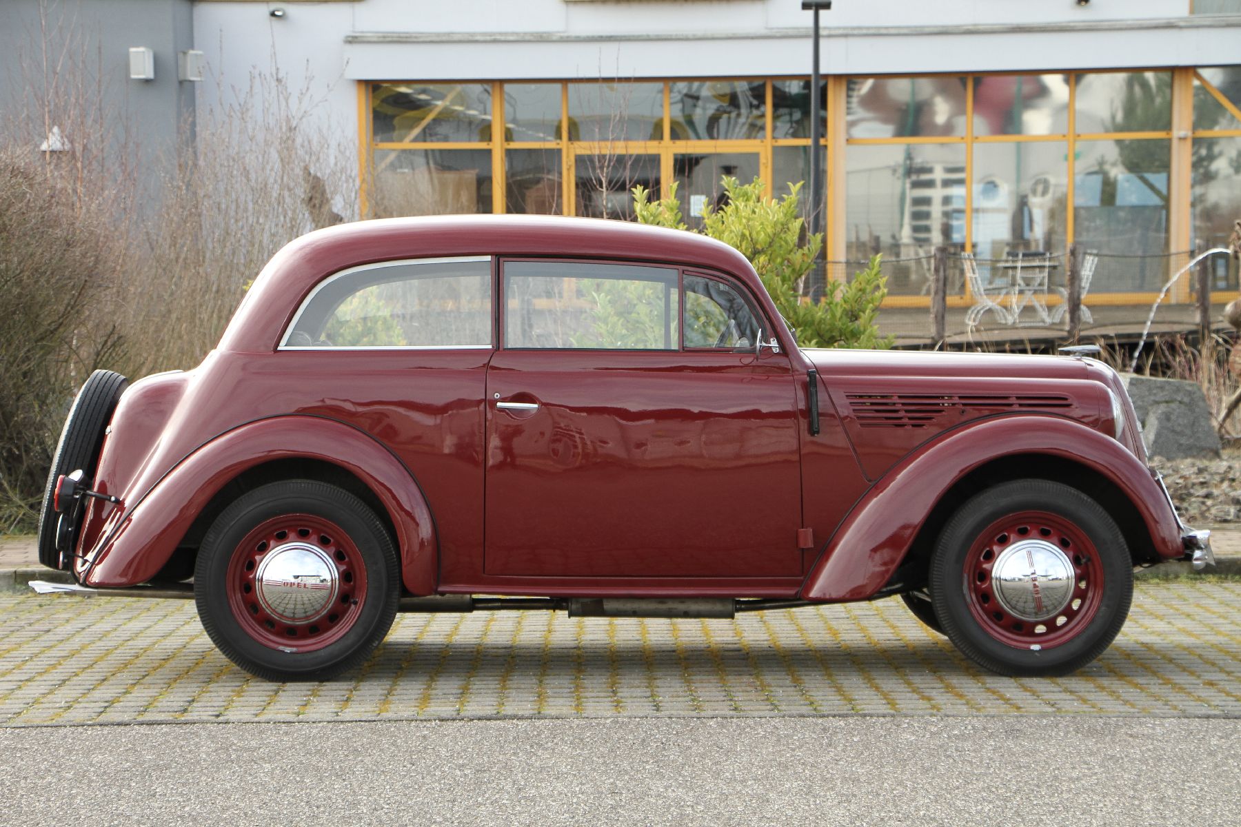 Detail b: Opel Kadett, Fahrgestellnummer: 23410411, EZ 07/1937, 3. Hand, Laufleistung 27.658 km abgelesen, HU fällig, H-Zulassung möglich, 17 kW/23 PS, ...