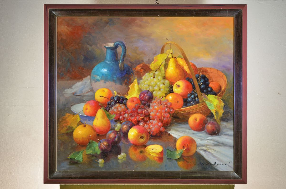 Detail k: Oskar Ramos, geb. 1948, Stillleben mit Äpfeln, Trauben, Pflaumen, Birnen und blauem Tonkrug, Öl/Lwd, rechts unten signiert, ca. 70x80cm, R. ca. ...