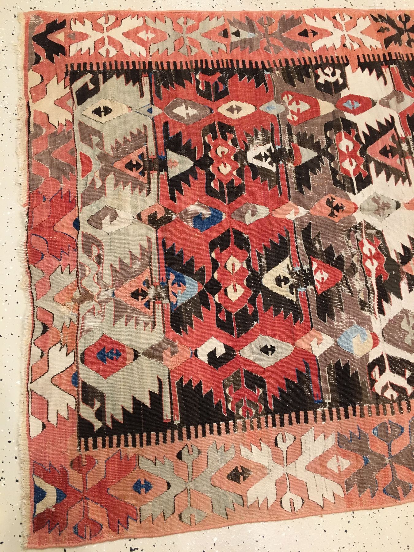 Detail e: Konya "Kelim" antik, Zentralanatolien, 19.Jhd., Wolle gewebt auf Wolle. Das Feld dieses Kelims aus Zentralanatolien zeigt ein ...