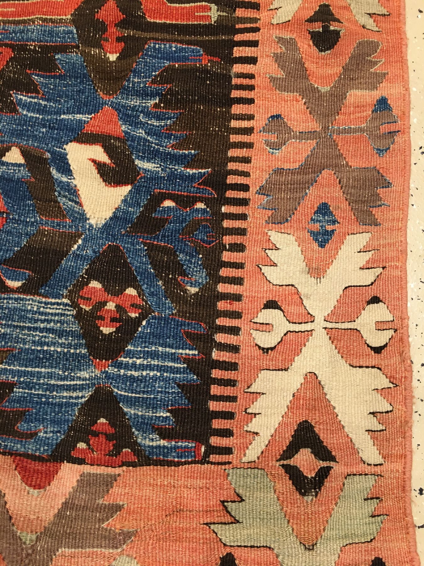 Detail g: Konya "Kelim" antik, Zentralanatolien, 19.Jhd., Wolle gewebt auf Wolle. Das Feld dieses Kelims aus Zentralanatolien zeigt ein ...