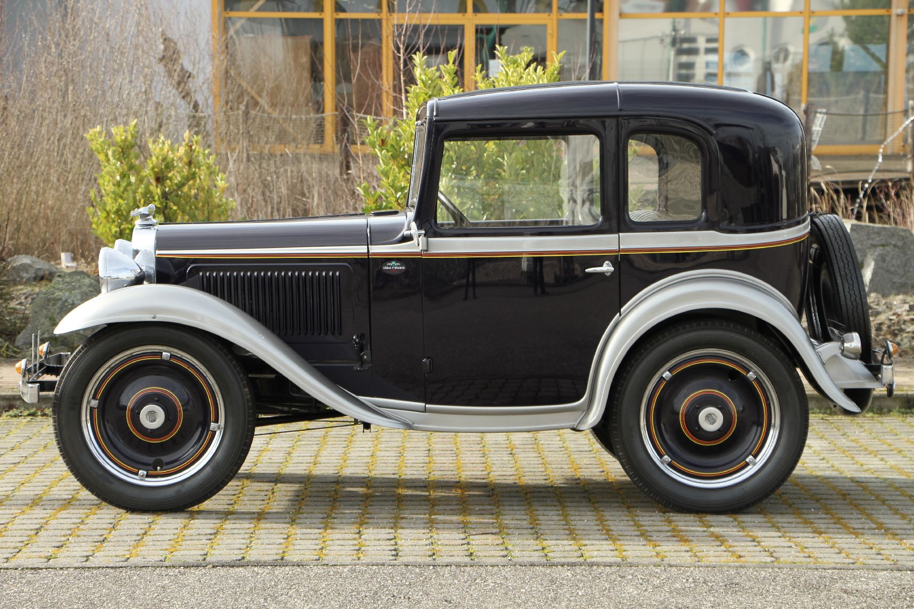Detail b: American Austin 5-Window Coupé, Fahrgestellnummer: 3755463, EZ 12/1933, 1 Eintrag im deutschen Brief, Laufleistung 1.713 miles abgelesen, HU ...