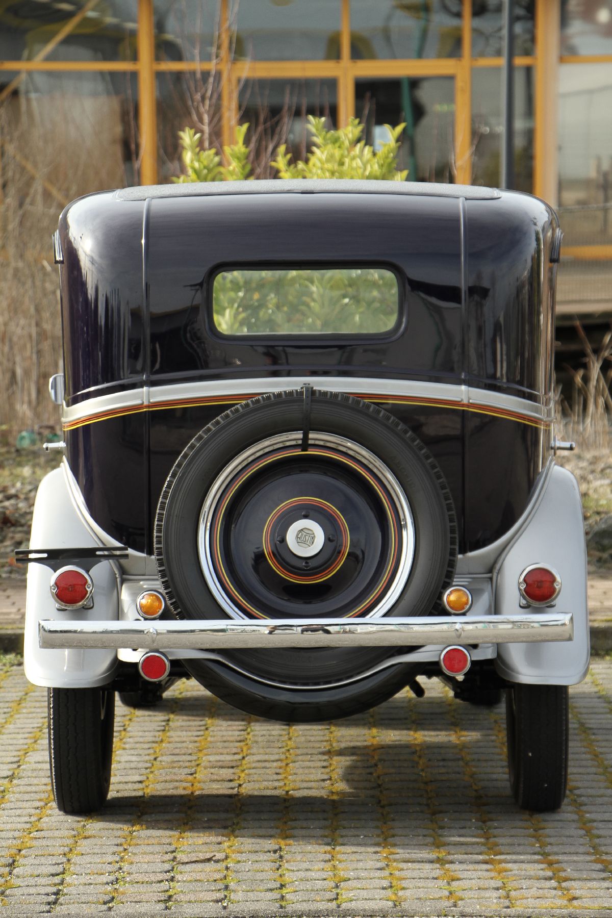 Detail c: American Austin 5-Window Coupé, Fahrgestellnummer: 3755463, EZ 12/1933, 1 Eintrag im deutschen Brief, Laufleistung 1.713 miles abgelesen, HU ...