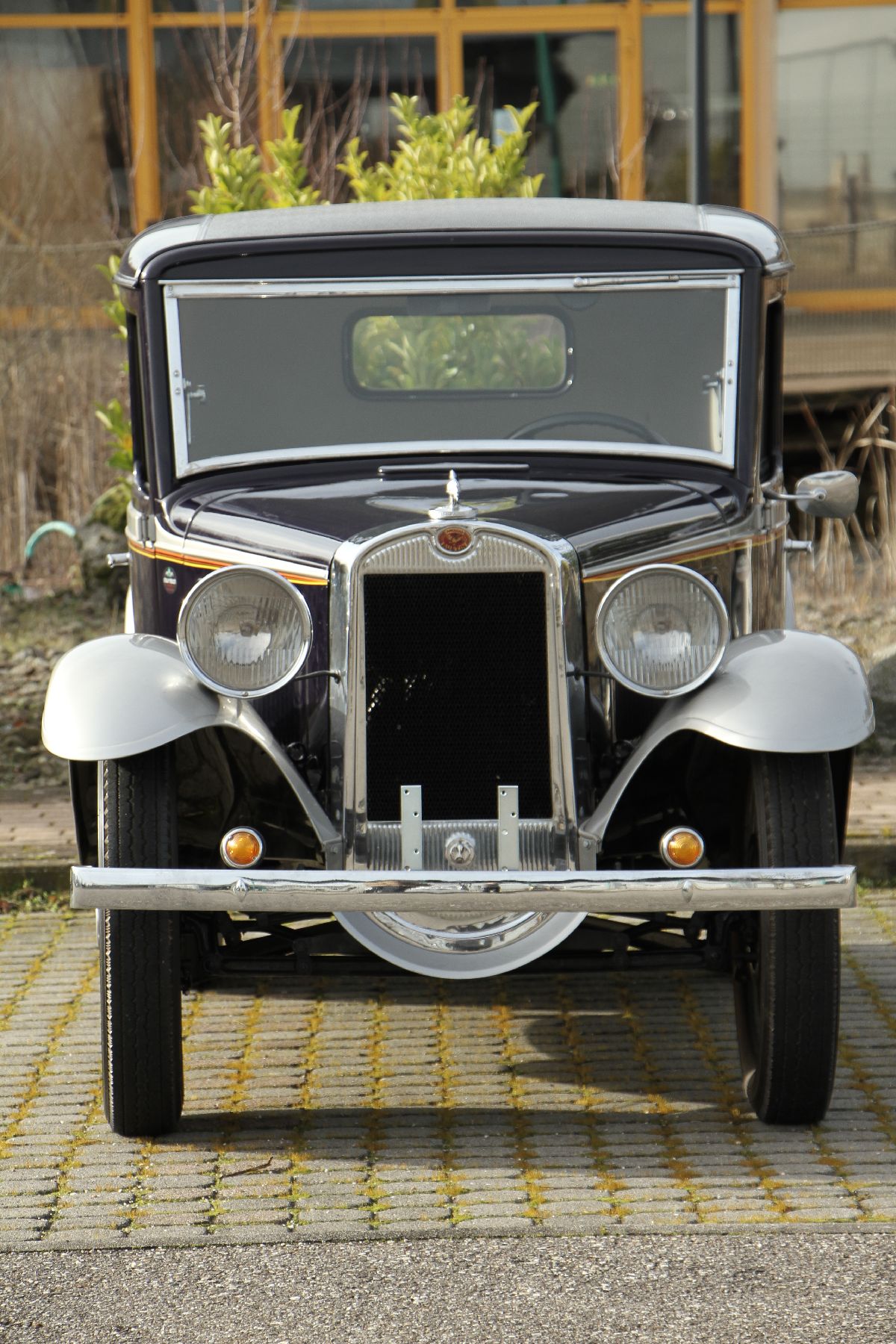 Detail d: American Austin 5-Window Coupé, Fahrgestellnummer: 3755463, EZ 12/1933, 1 Eintrag im deutschen Brief, Laufleistung 1.713 miles abgelesen, HU ...