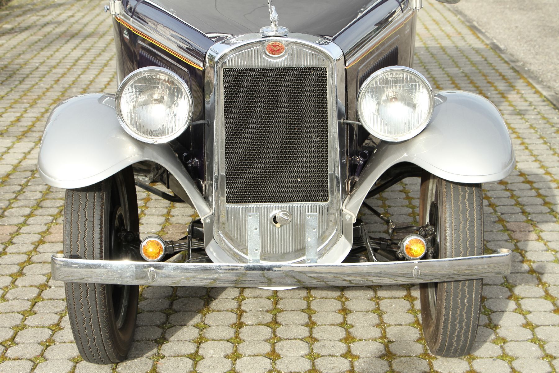 Detail e: American Austin 5-Window Coupé, Fahrgestellnummer: 3755463, EZ 12/1933, 1 Eintrag im deutschen Brief, Laufleistung 1.713 miles abgelesen, HU ...