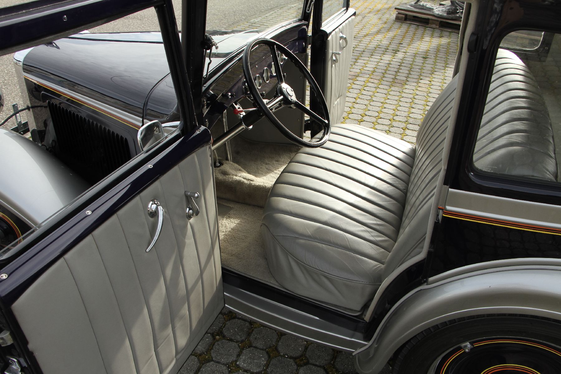 Detail k: American Austin 5-Window Coupé, Fahrgestellnummer: 3755463, EZ 12/1933, 1 Eintrag im deutschen Brief, Laufleistung 1.713 miles abgelesen, HU ...
