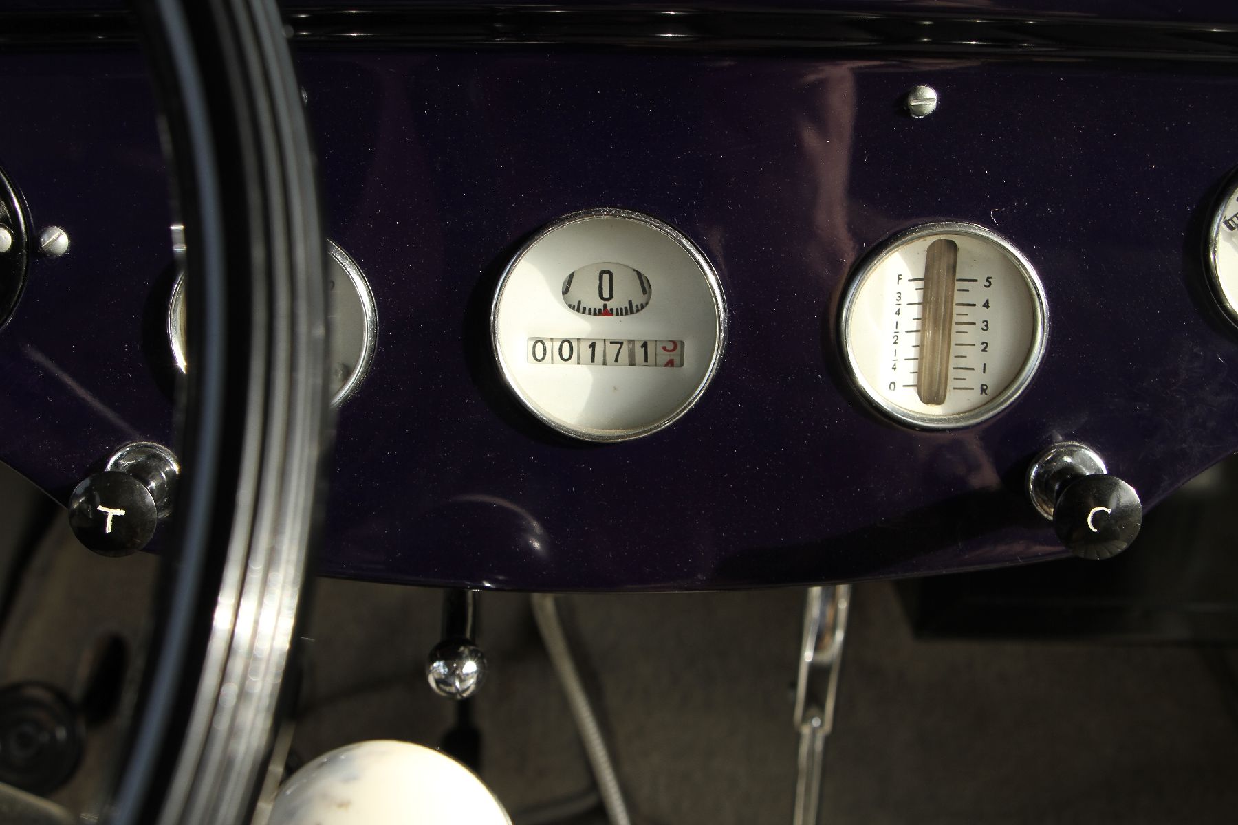 Detail m: American Austin 5-Window Coupé, Fahrgestellnummer: 3755463, EZ 12/1933, 1 Eintrag im deutschen Brief, Laufleistung 1.713 miles abgelesen, HU ...
