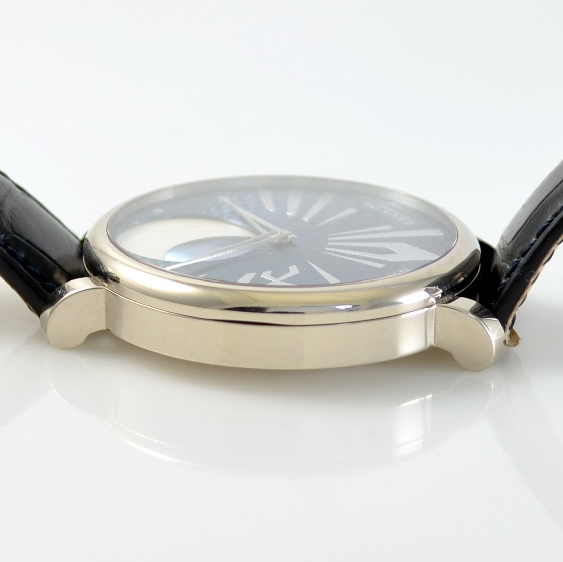 Detail f: ANDERSEN GENEVE Kamar ausgefallene Herrenarmbanduhr mit Mondphase in WG 750/000, Schweiz um 2010, Automatik, massives beids. vergl. ...