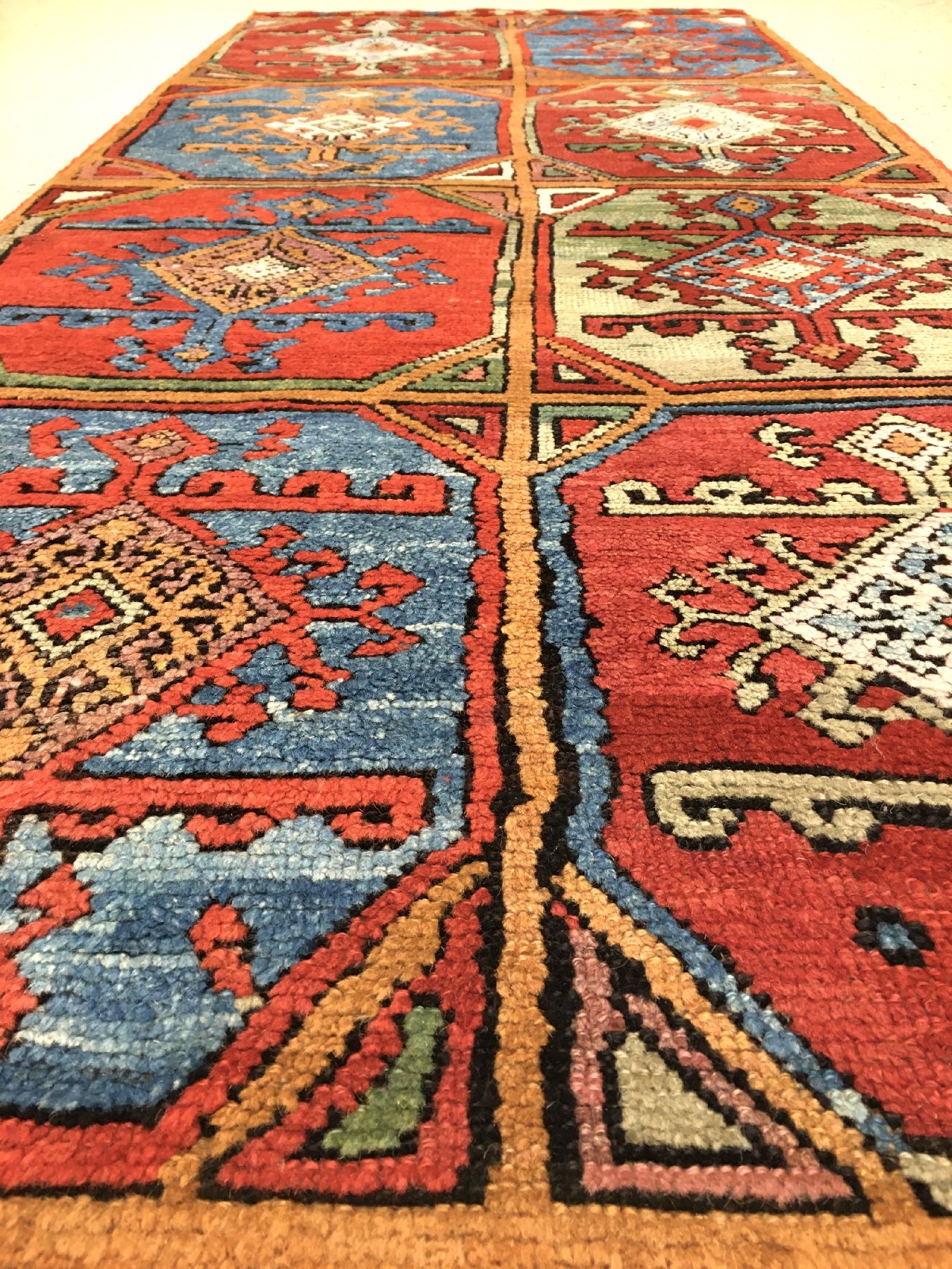 Detail b: Zentralanatolischer Teppich antik, Zentralanatolien Konya-Region, 19.Jhd., Wolle geknüpft auf Wolle. Seltener Anatolischer Knüpfteppich mit ...