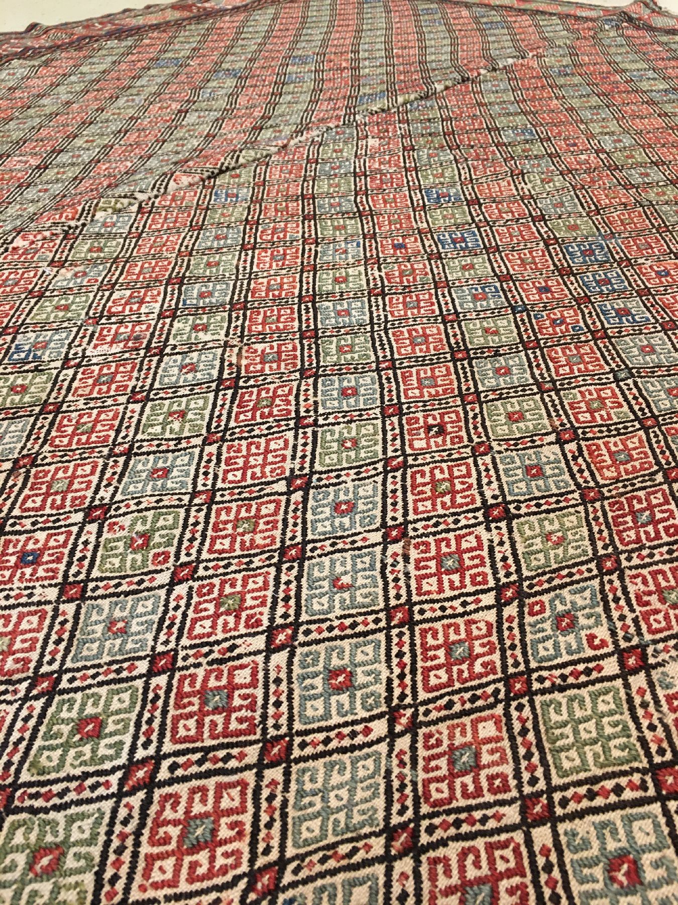 Detail c: Feiner Azeri "Verneh" antik, Südkaukasus Azerbaijan, 19.Jhd., Wolle gewebt auf Wolle. Fein gewebte Azeri Verneh mit broschier-Technik ...