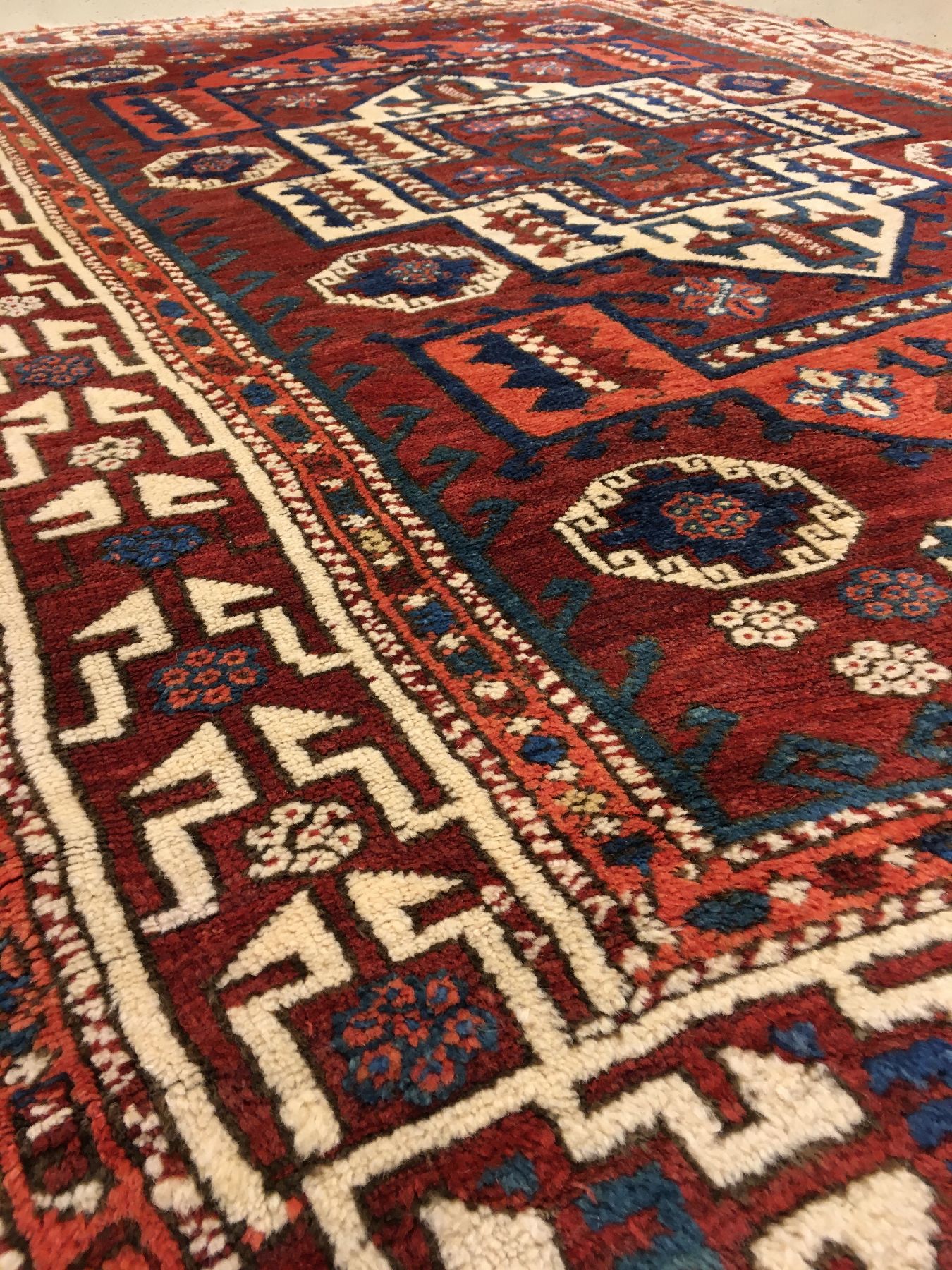 Detail e: Bergama antik, Nordwestanatolien Chanakkale, 19.Jhd., Wolle geknüpft auf Wolle.Anatolischer Dorfteppich aus der Stadt Canakkale mit sogenannten ...