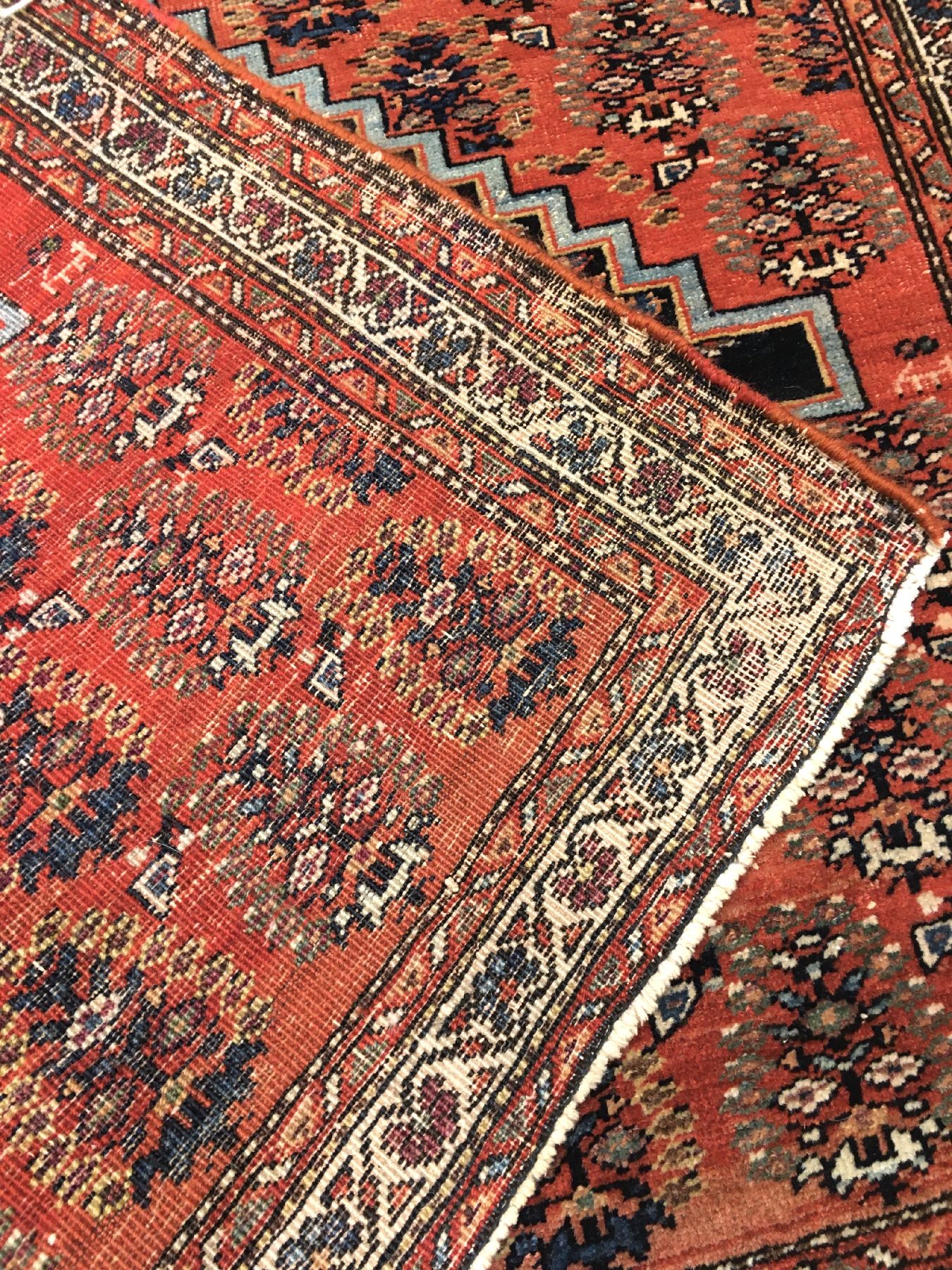 Detail g: Farahan antik, Westpersien, Ende 19.Jhd., Wolle geknüpft auf Baumwolle. Farahan Poshti mit Boteh Motiven, ca. 80 x 65 cm, EHZ: 2-3 (leichte ...