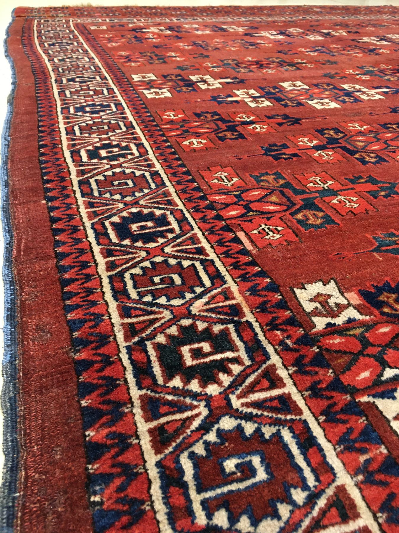 Detail e: Feiner Yomud "Kepse-Gül" Hauptteppich antik, Turkmenistan, 1.Hälfte 19.Jhd., Wolle geknüpft auf Wolle. Seltener Hauptteppich der ...