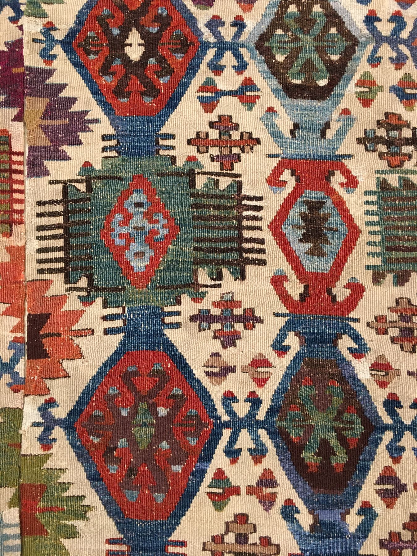 Detail c: Aydinli "Kelim" antik, Zentralanatolien Konya-Region, 19.Jhd., Wolle gewebt auf Wolle. Auf zwei Bahnen gewebter Aydinli Kelim mit guten ...