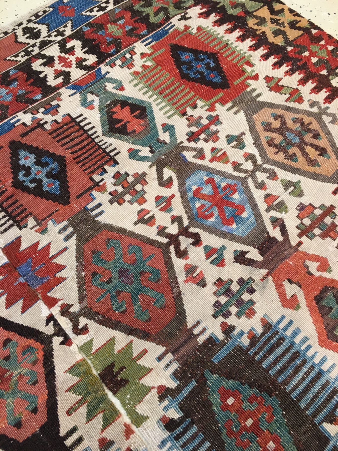 Detail d: Aydinli "Kelim" antik, Zentralanatolien Konya-Region, 19.Jhd., Wolle gewebt auf Wolle. Auf zwei Bahnen gewebter Aydinli Kelim mit guten ...