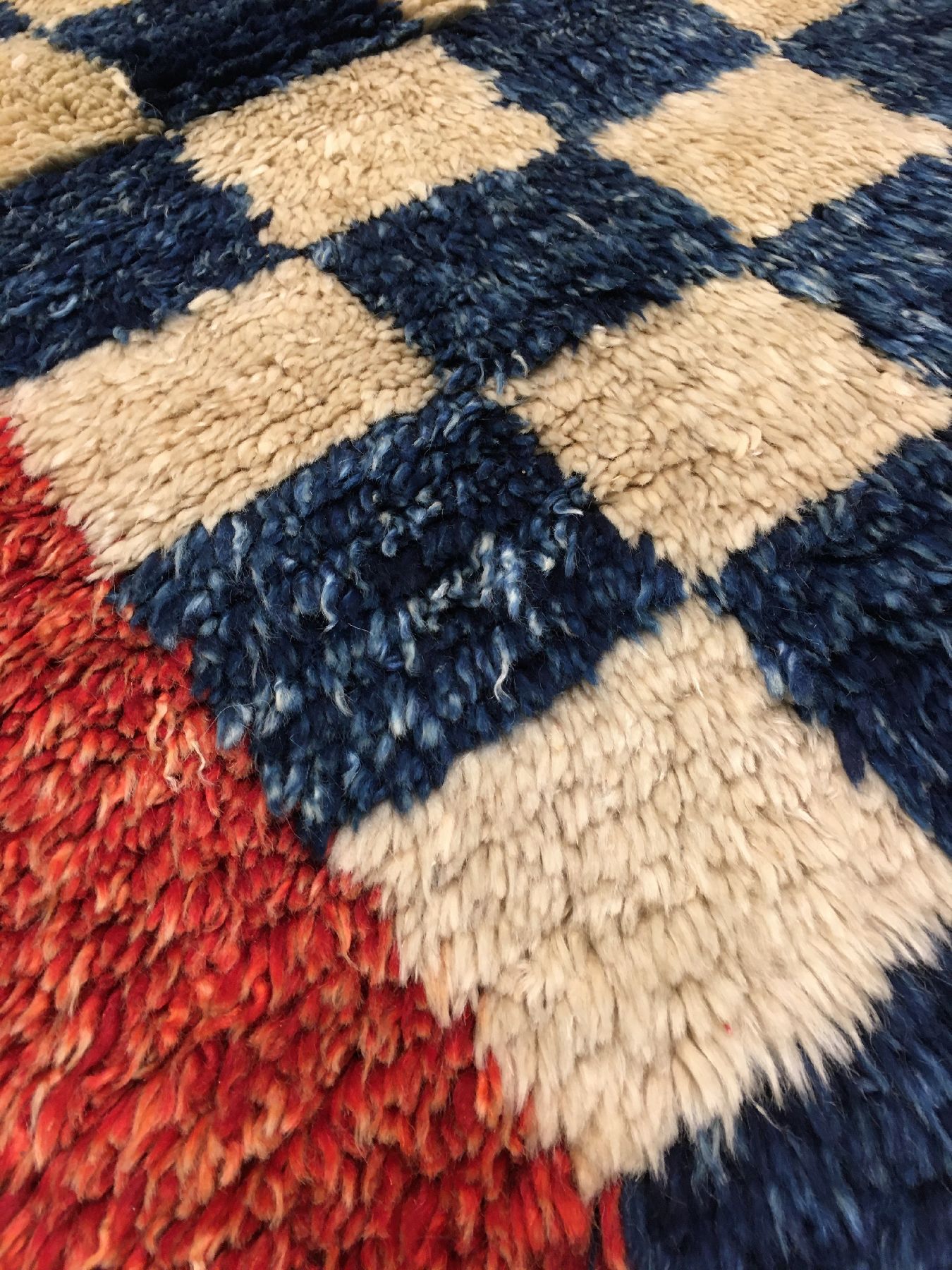 Detail e: Tüllü alt, Zentralanatolien Konya-Region, um 1940, Wolle geknüpft auf Wolle. Hochfloriger Hirten-Schlafteppich mit zottigem Flor und ...