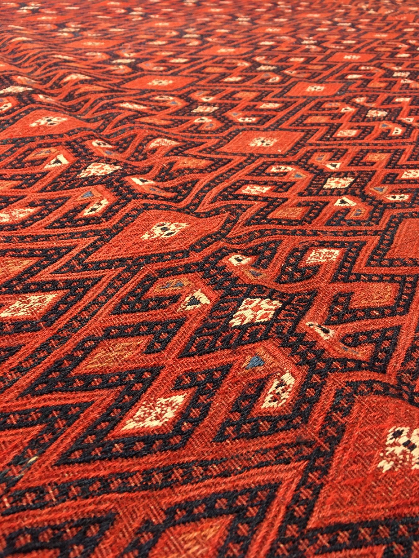 Detail e: Sehr feiner großer Yomud "Sumakh-Kelim" Hauptteppich antik, Turkmenistan, Ende 19.Jhd., Wolle gewebt auf Wolle. Bemerkenswert fein ...
