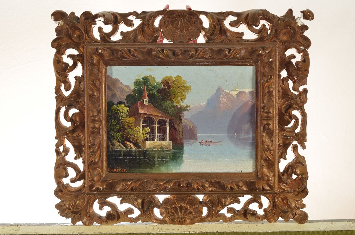 Detail k: Hubert Sattler, Pseudonym Stauffer, Vierwaldstätter See mit der Tellskapelle im Vordergrund, Öl/Holz, signiert, 11 x 15 cm, Prunkrahmen besch.