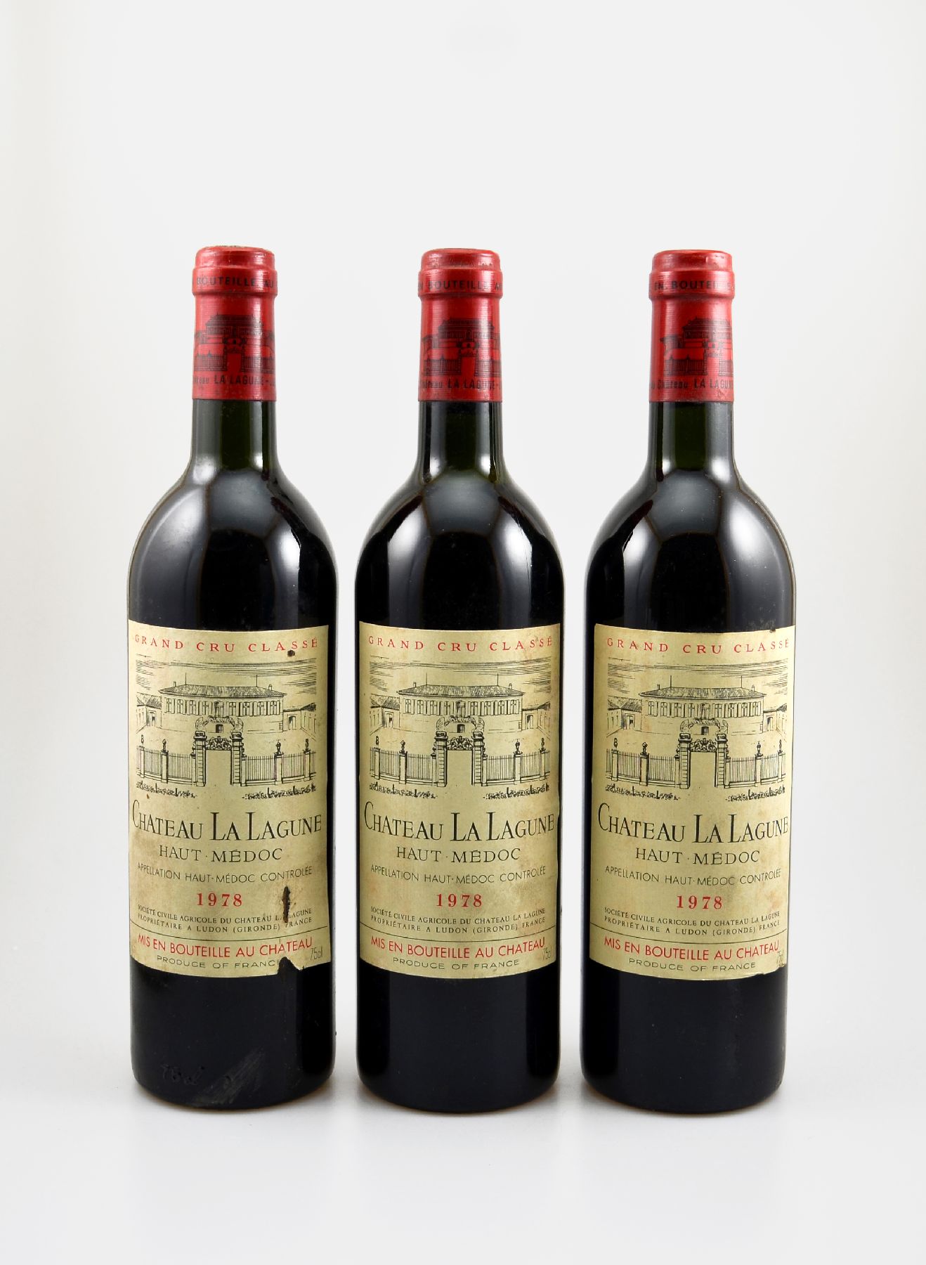 3 Flaschen 1978 Chateau La Lagune, Haut-Medoc, Grand Cru Classe, je ca. 75 cl, Füllstände: je ca. top shoulder, Etiketten z.T. l. beschmutzt, ...