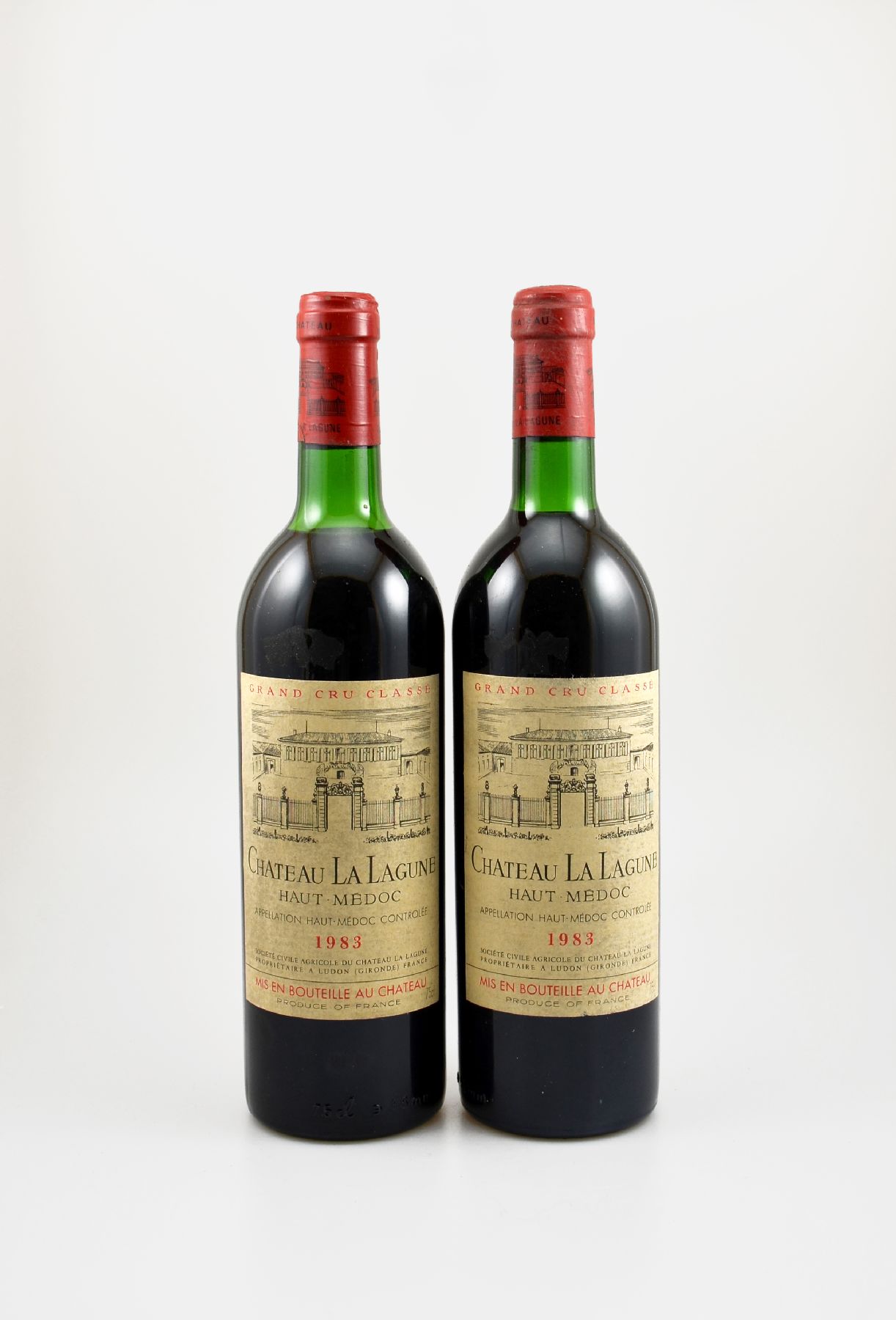 2 Flaschen 1983 Chateau La Lagune, Haut-Medoc, je ca. 75 cl, Füllstände: je ca. top shoulder, Etiketten l. beschmutzt, unverkostet, Provenienz: Aus ...