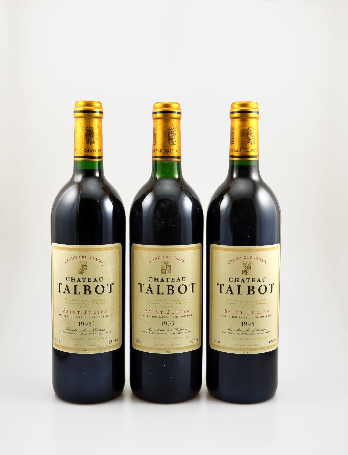 3 Flaschen 1995 Chateau Talbot, Saint-Julien, Grand Cru Classe, je ca. 75 cl, 12,8 % Vol., Füllstände: 2x into neck & 1x top shoulder, Etiketten l. ...