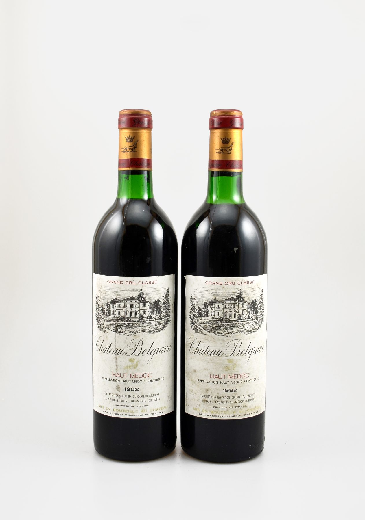 2 Flaschen 1982 Chateau Belgrave, Haut-Medoc, je ca. 75 cl, Füllstände: je ca. top shoulder, Etiketten l. beschmutzt, unverkostet, Provenienz: Aus ...