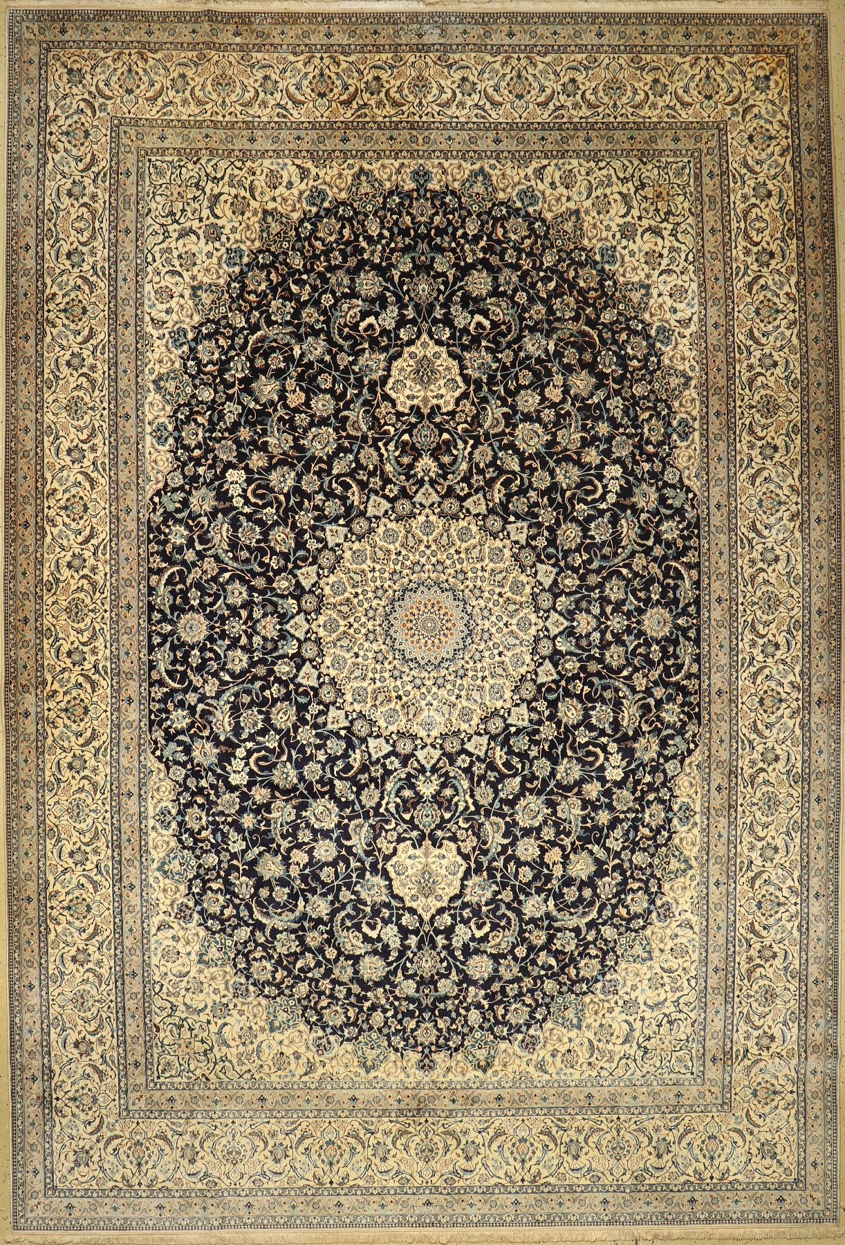 Nain fein (6 LA) Signiert, Persien, ca. 60 Jahre, Korkwolle mit Seide, ca. 445 x 300 cm, EHZ: 2-3 (Flecken)