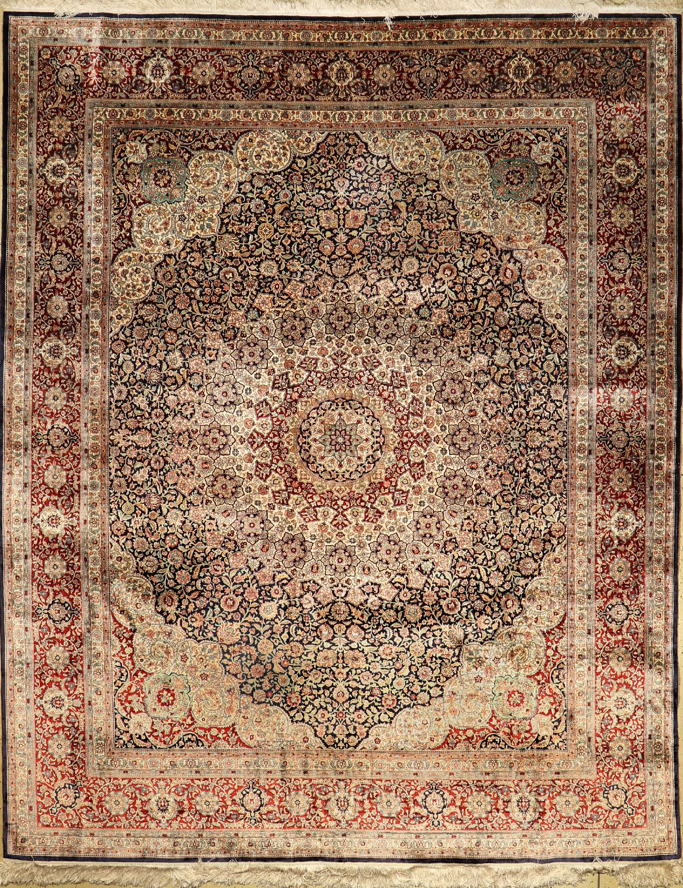 Seiden Hereke fein, China, ca. 30 Jahre, reine Naturseide, ca. 305 x 244 cm, feine Qualität, EHZ: 2-3 (Fleck)