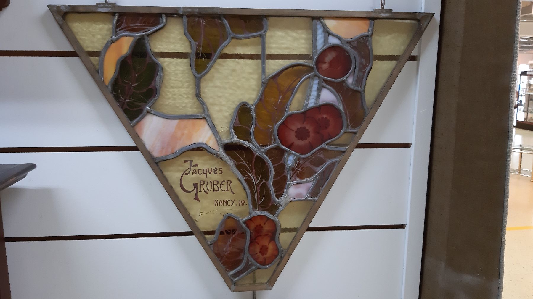 Detail b: Bleiglasfenster bzw. Aufhängebild, Nancy, um 1910, Jacques Gruber, Bleiguss mit Messingrahmen, Wandbild von Jaques Gruber, einer der bedeutendsten ...