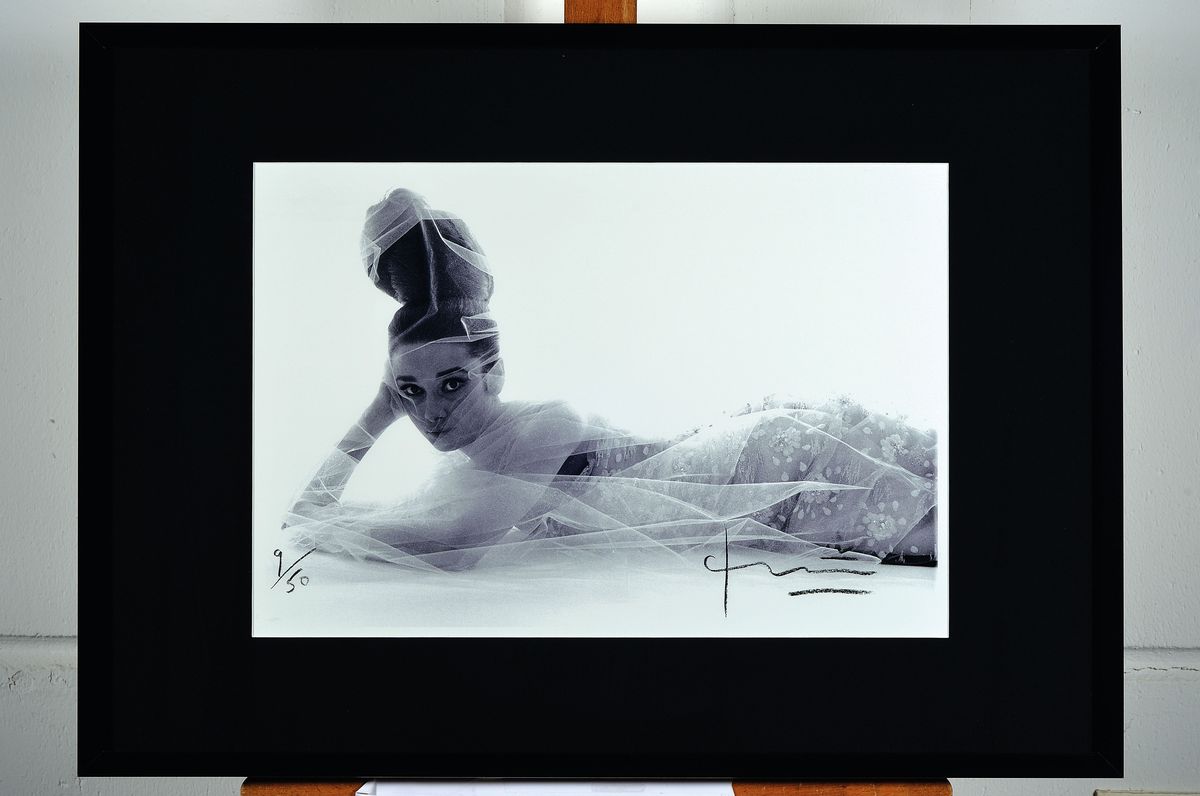 Detail k: Bert Stern 1929- 2013, Fotografie, Drucktechnik: Irisprint auf dickem, mattem Fotopapier, Titel: Audrey Hepburn, handsigniert, num. 9/50, ...