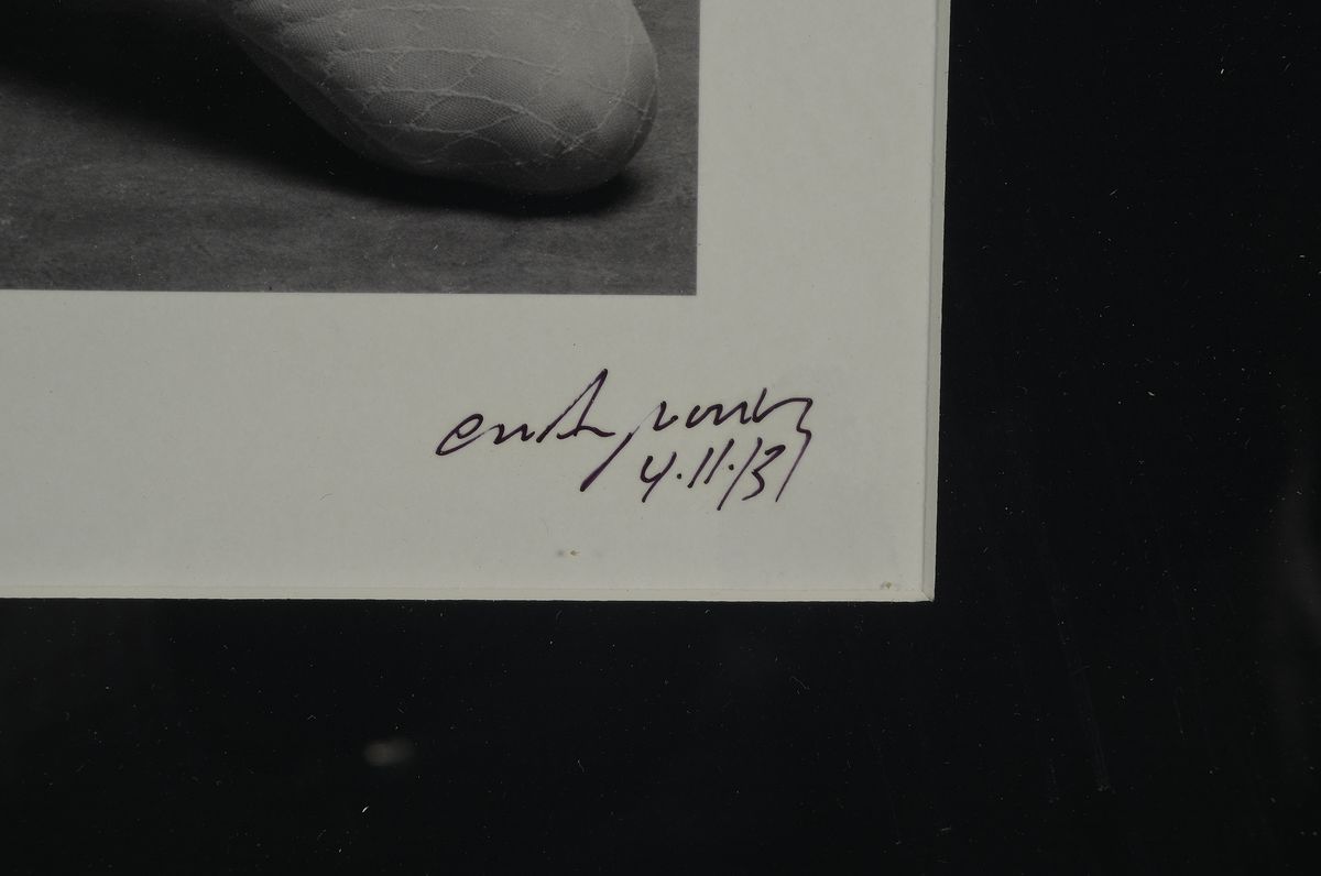 Detail b: Craig Morey, geb. 1952 Fort Wayne/USA, drei Akt-Fotografien, jeweils handsigniert, alle rückseitig mit Echtheitszertifikat vom Künstler, diese ...